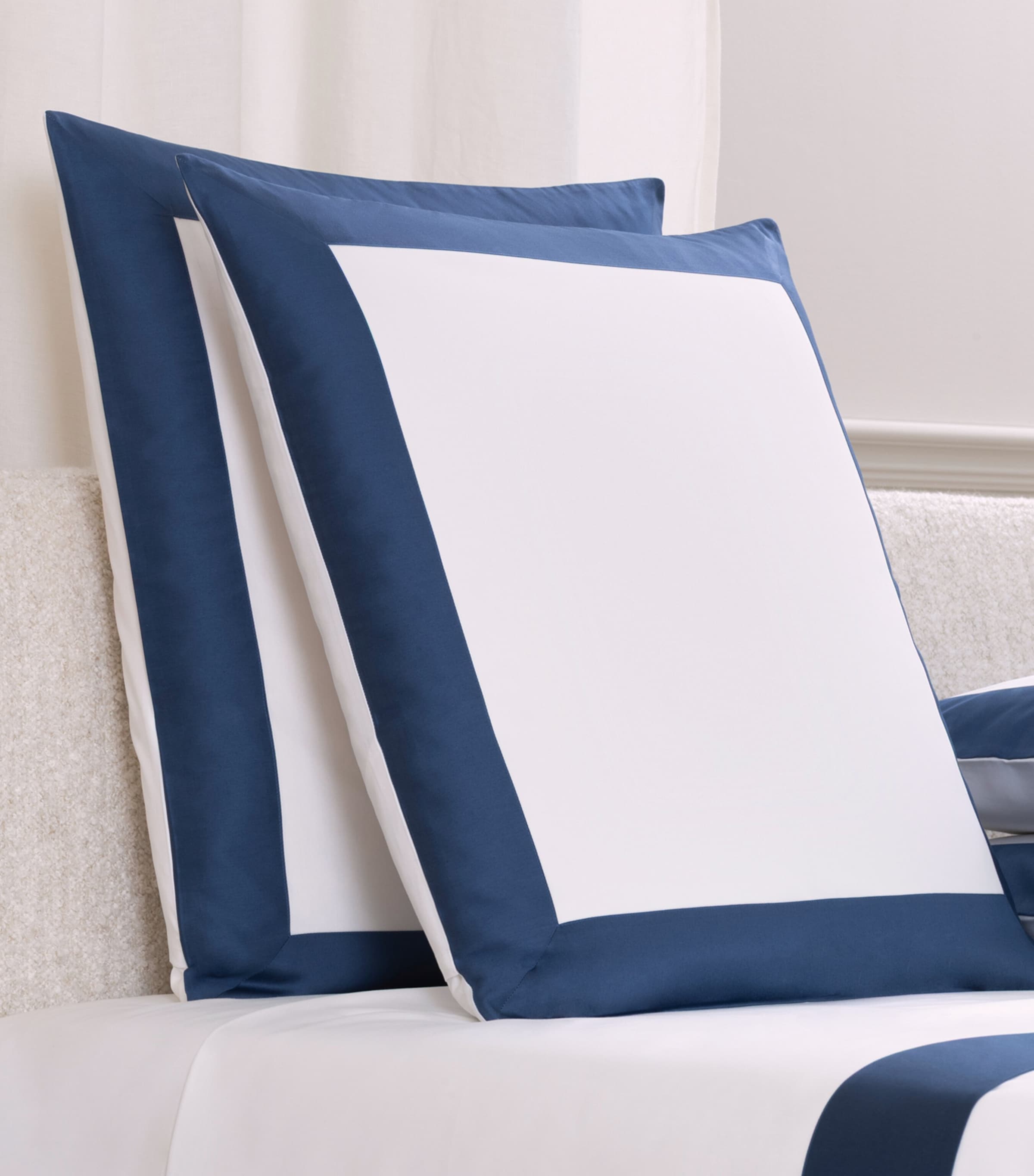Frette Cotton Bold Square Pillowcase (65cm x 65cm) Milk/indigo B Image 1