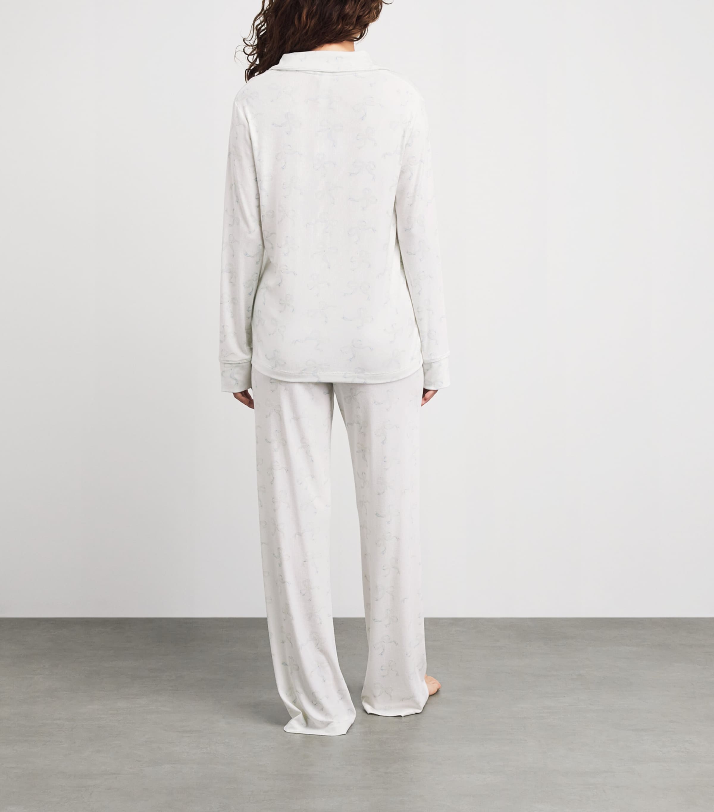 Skims Womens Soft Lounge Pyjama Set Ivory Prl Bows Prnt Image 4