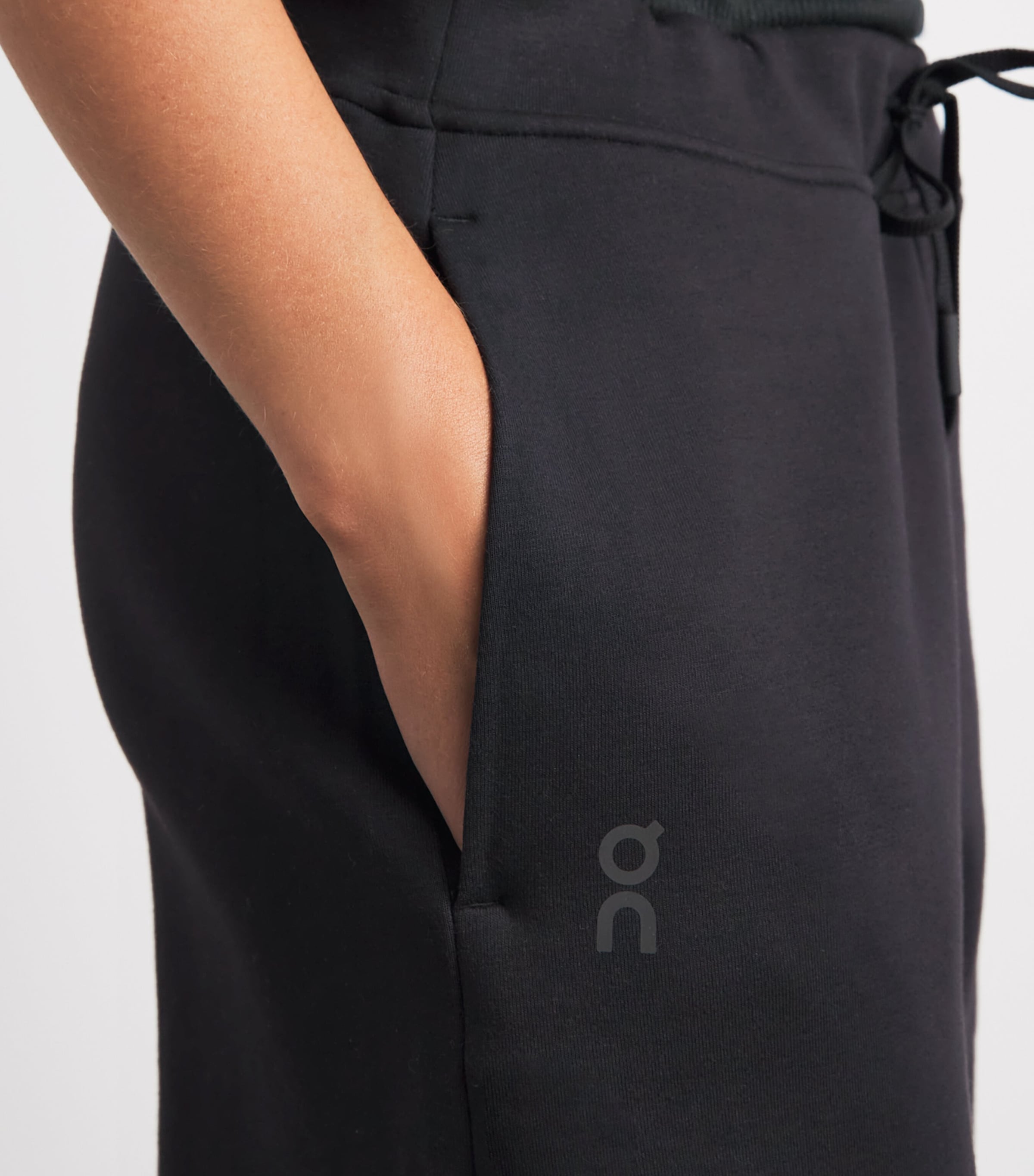 On Womens Focus Tech Sweatpants Black Image 3