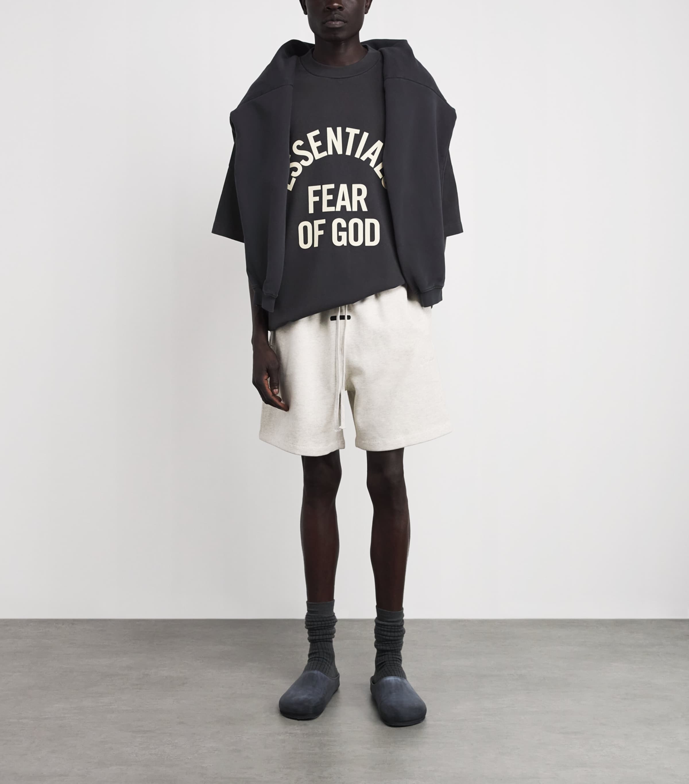 FEAR OF GOD ESSENTIALS Mens Oversized Logo Campus T-Shirt Faded Black Image 2