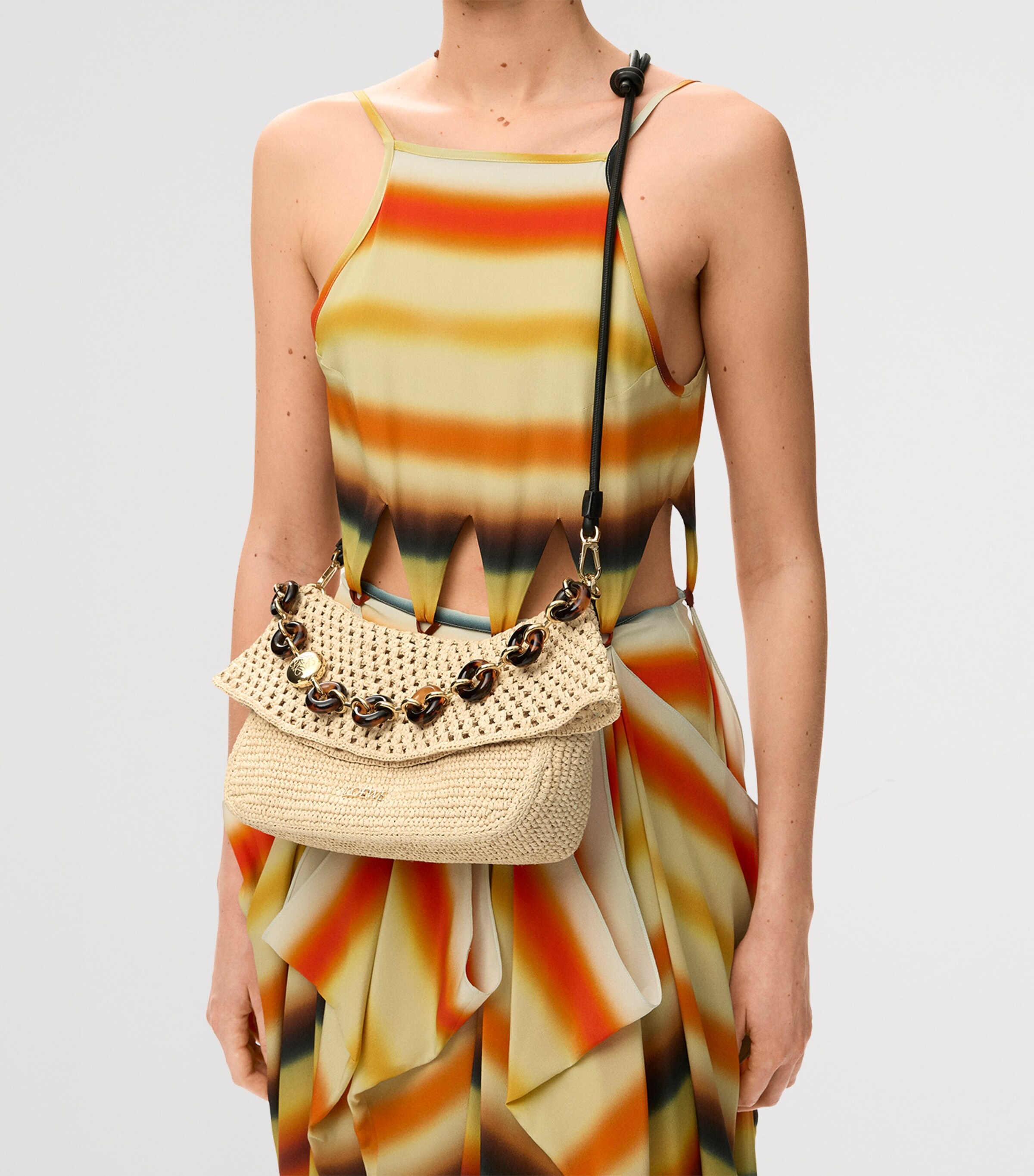 LOEWE x Paula's Ibiza Medium Raffia Ola Bag Shoulder Bag Natural Image 12
