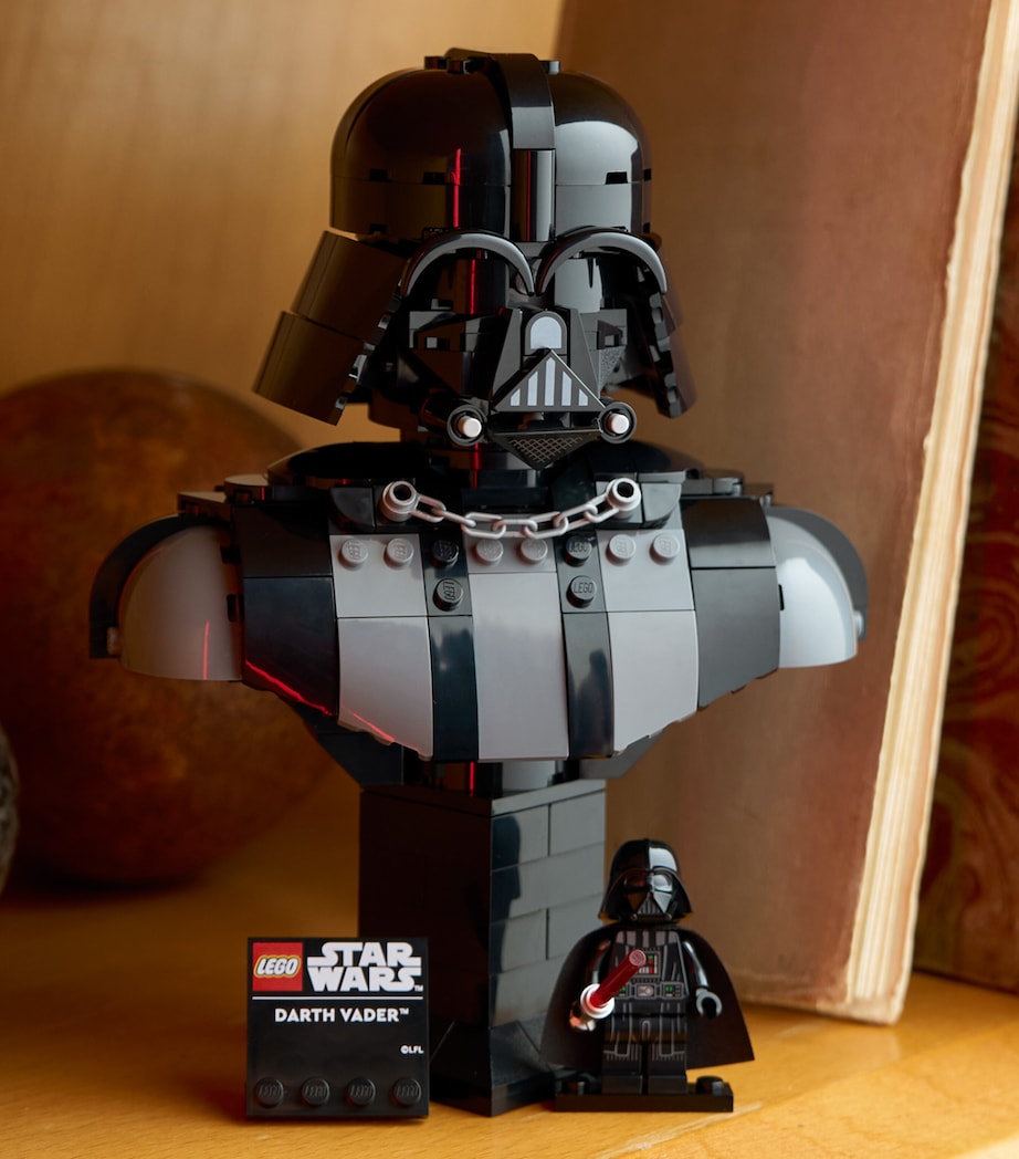 Lego LEGO Star Wars Darth Vader Bust Model Kit 75439 Image 5