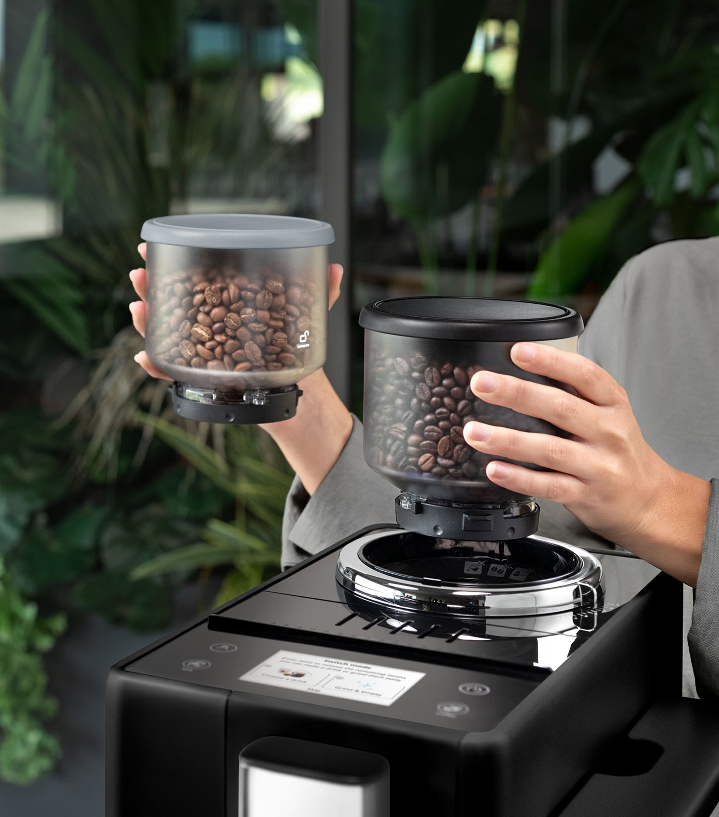 De'Longhi Rivelia Coffee Machine Black Image 4