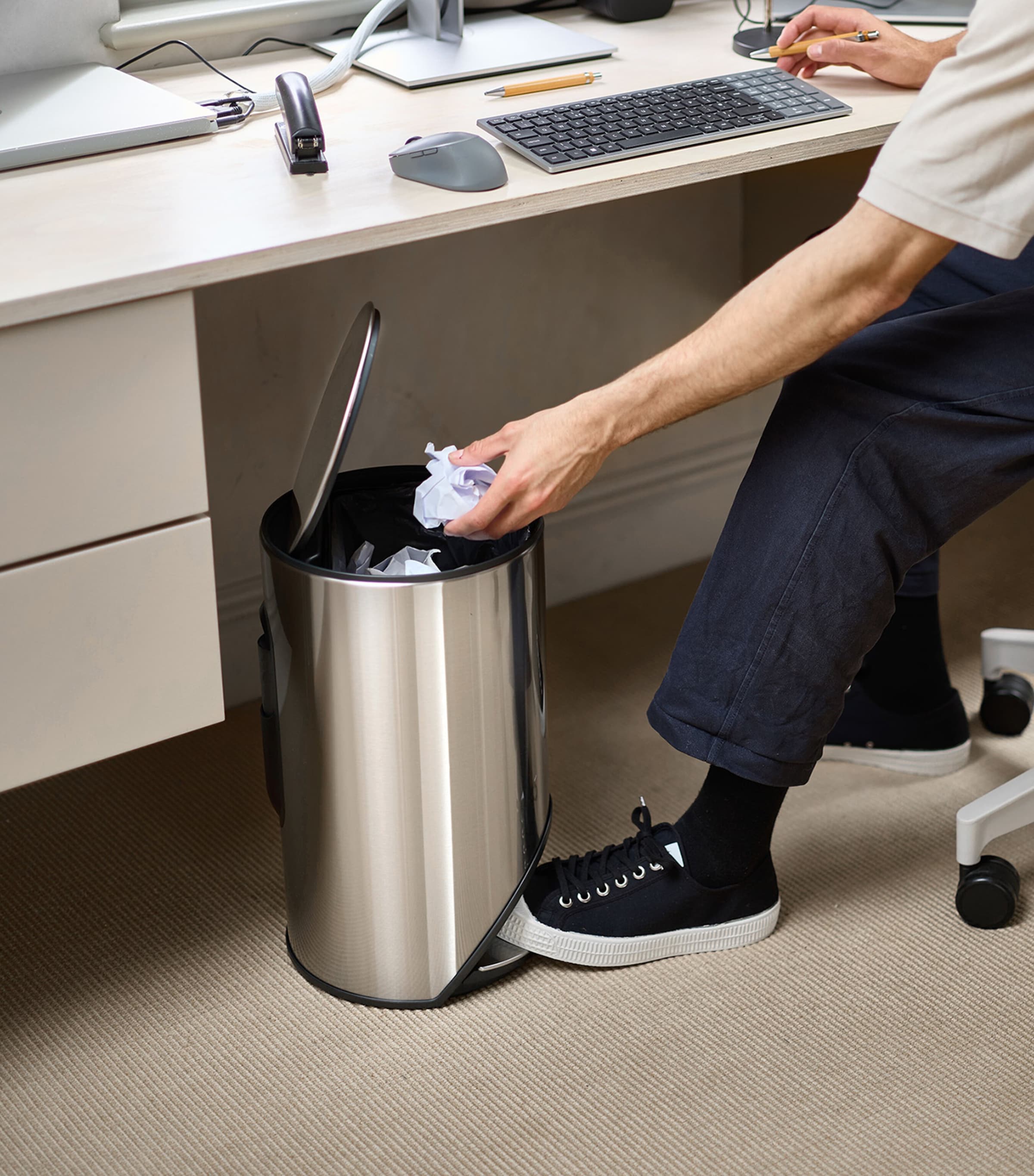 Small Easy-Push Arc Pedal Bin (10L) STAINLESS STEEL Image 2