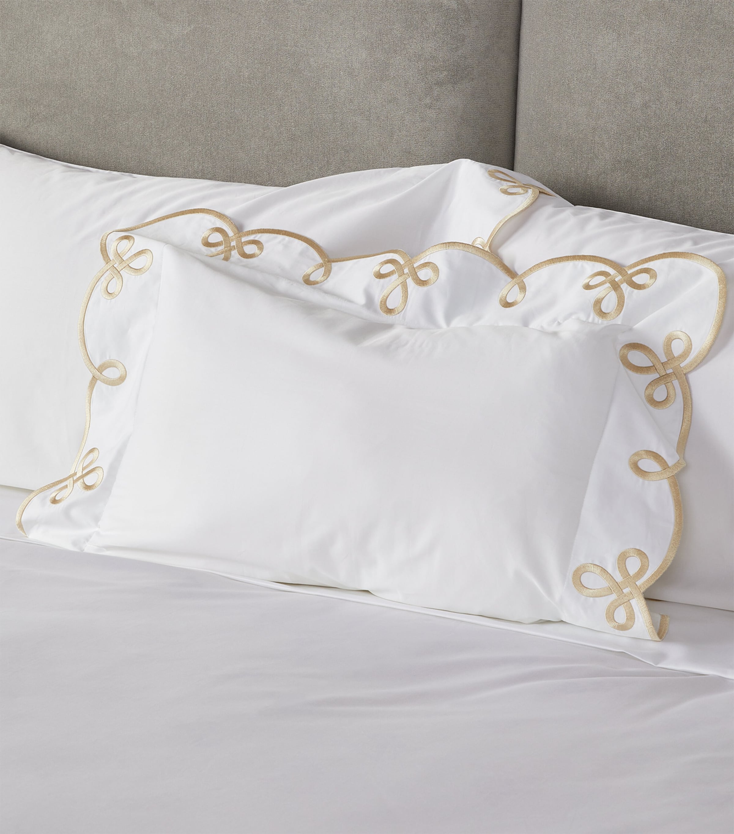 Shop Haremlique Istanbul Sariyer Pillowcase In White