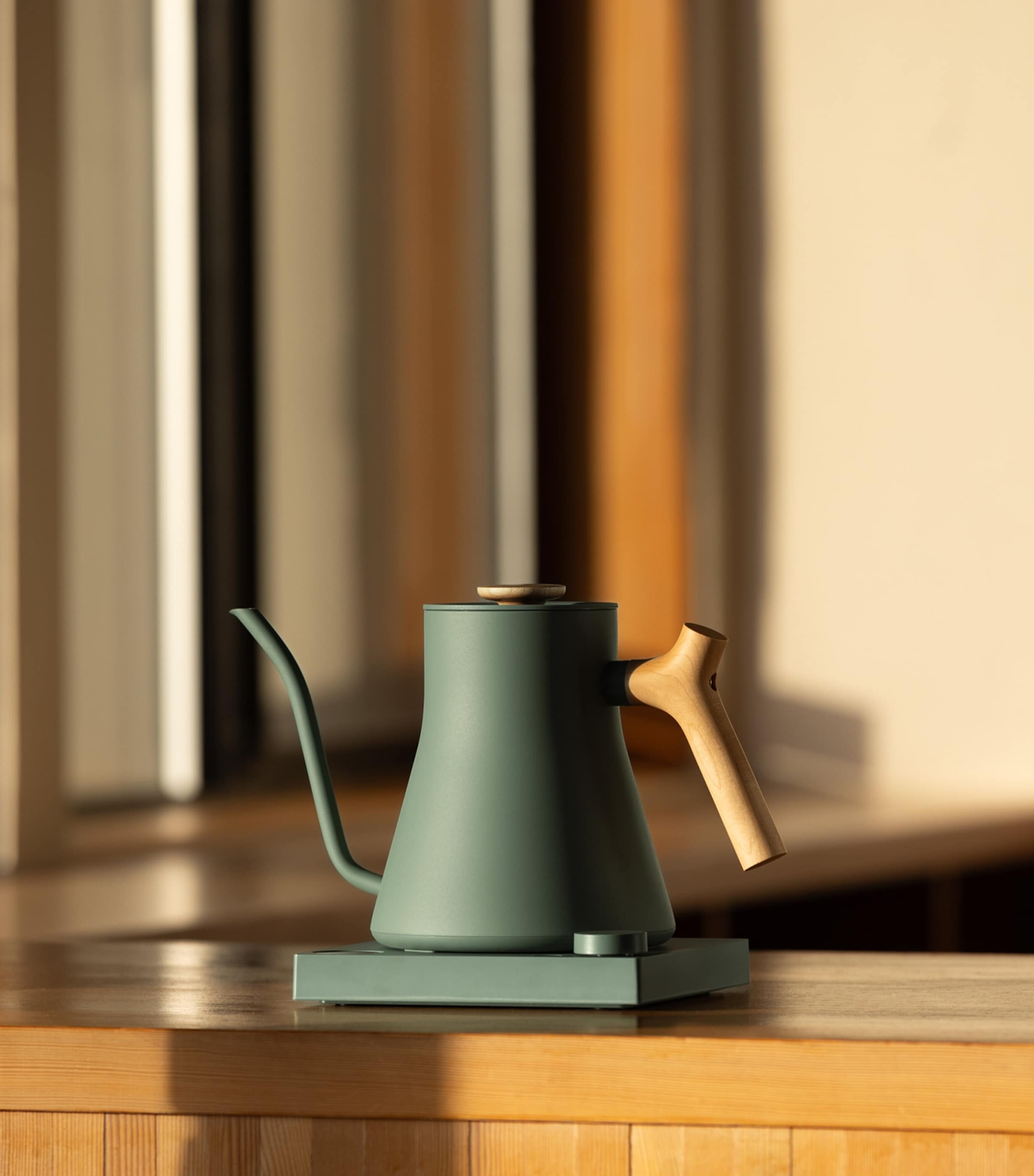 Stagg EKG Pro Electric Kettle SMOKE GREEN + MAPLE Image 14