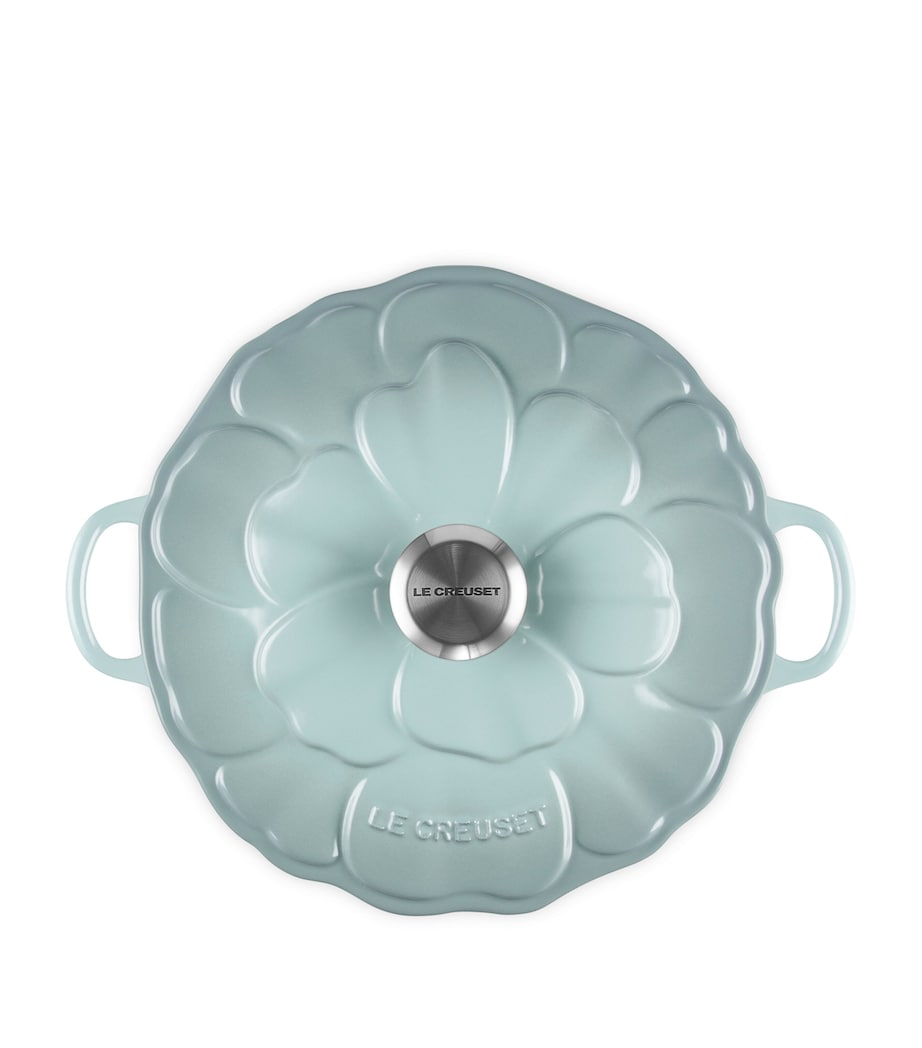 Cast Iron Petal Shallow Casserole Dish (26cm) SEA SALT Image 3