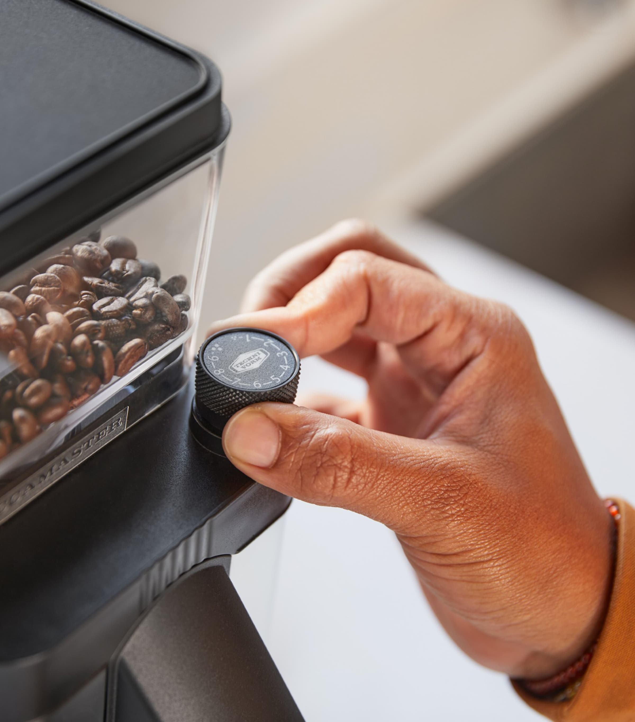 Moccamaster KM5 Coffee Grinder Polished Silver Image 4