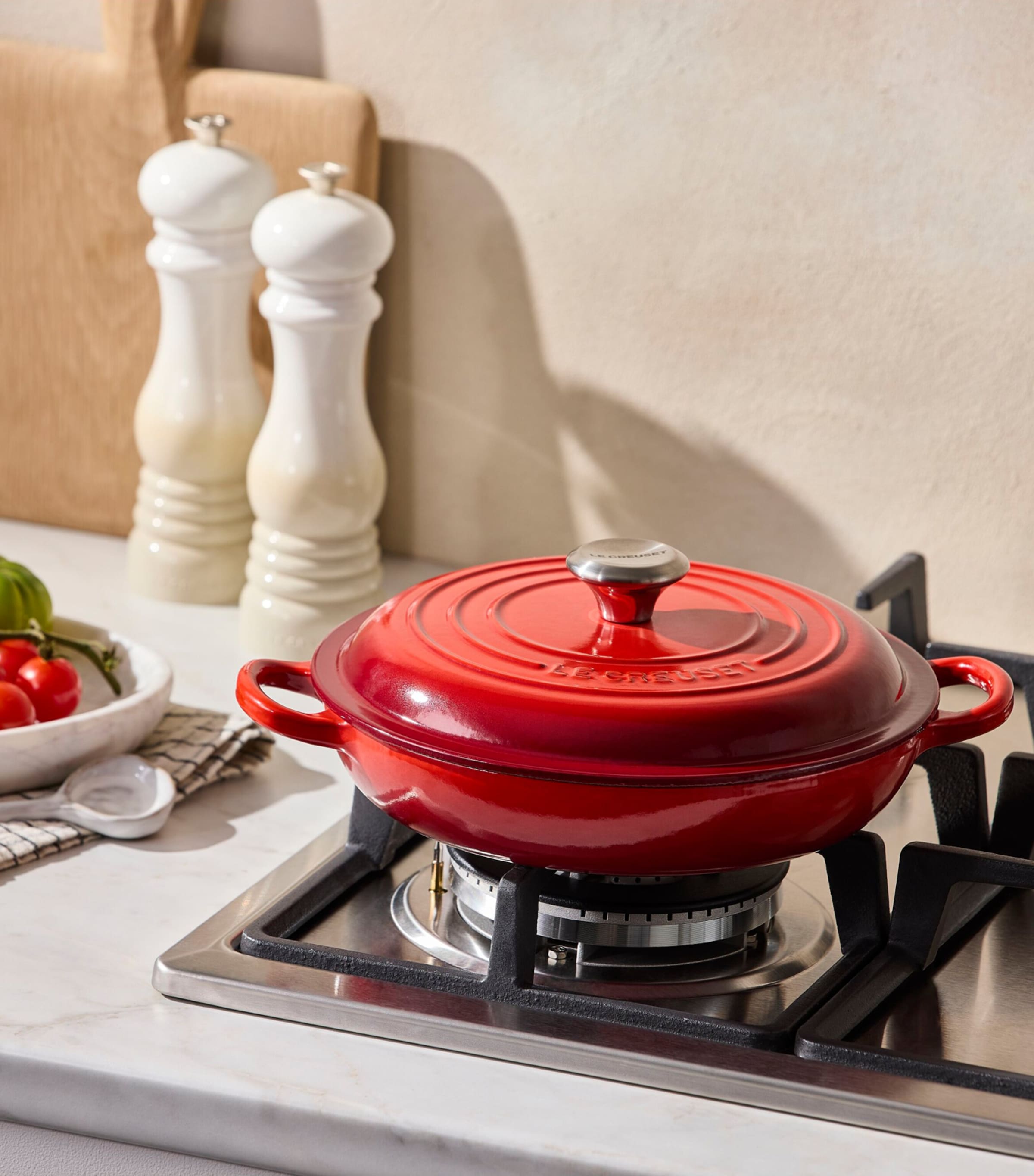 Le Creuset Cast Iron Shallow Casserole Dish (22cm) Cerise Image 7