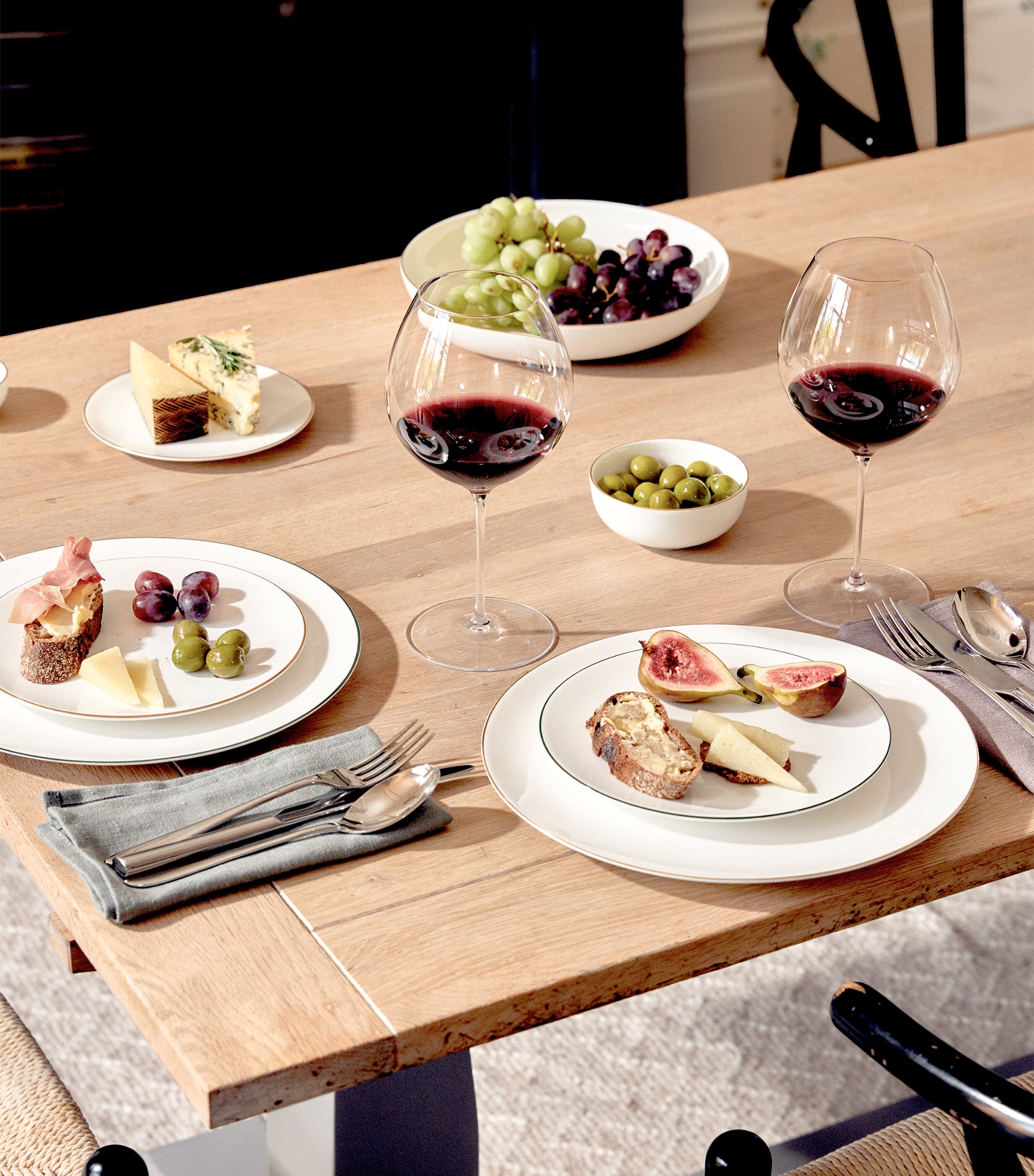 Set of 2 Burgundy Wine Glasses (125ml) CLEAR Image 2