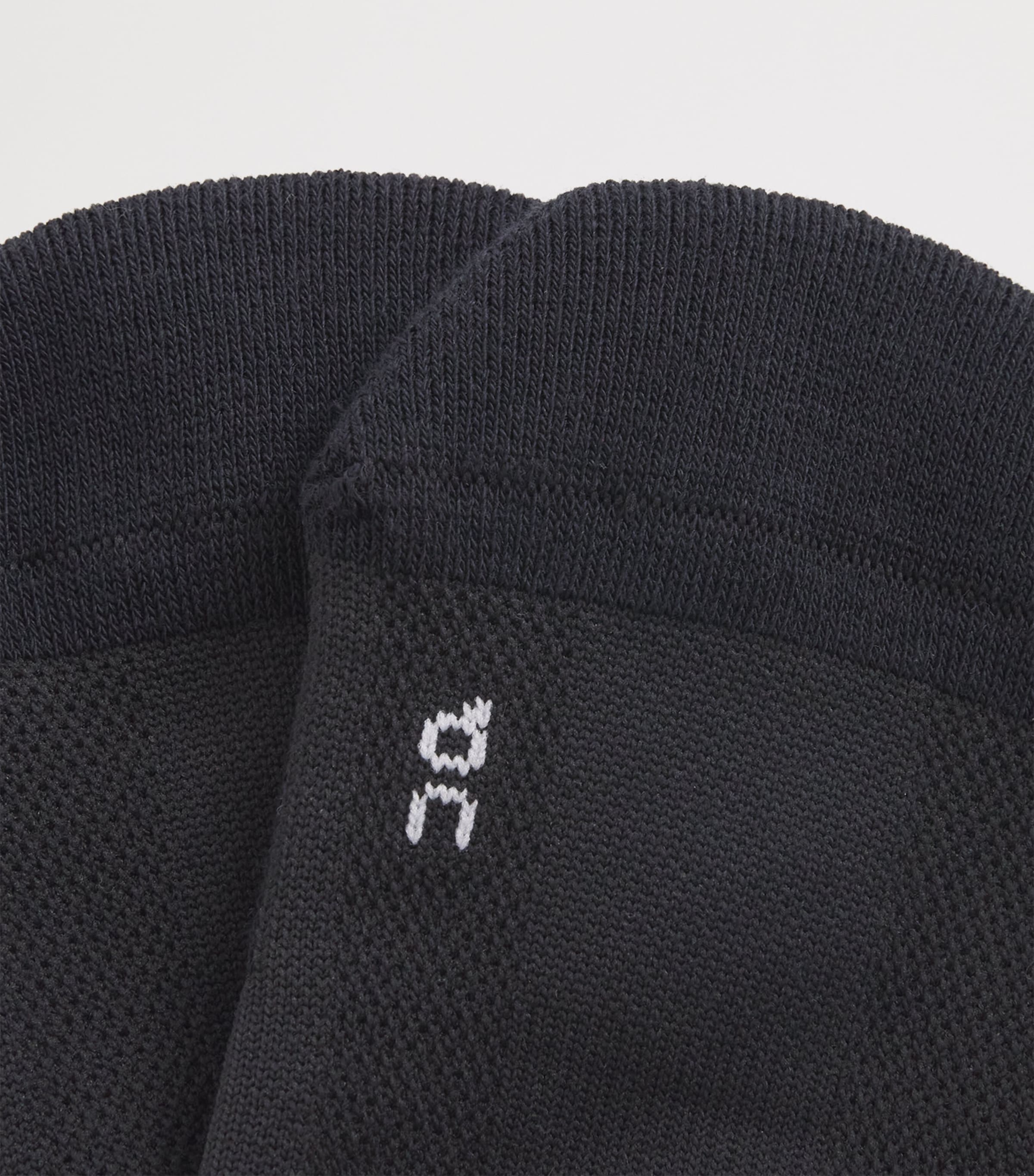On Core Run Low Socks In Black