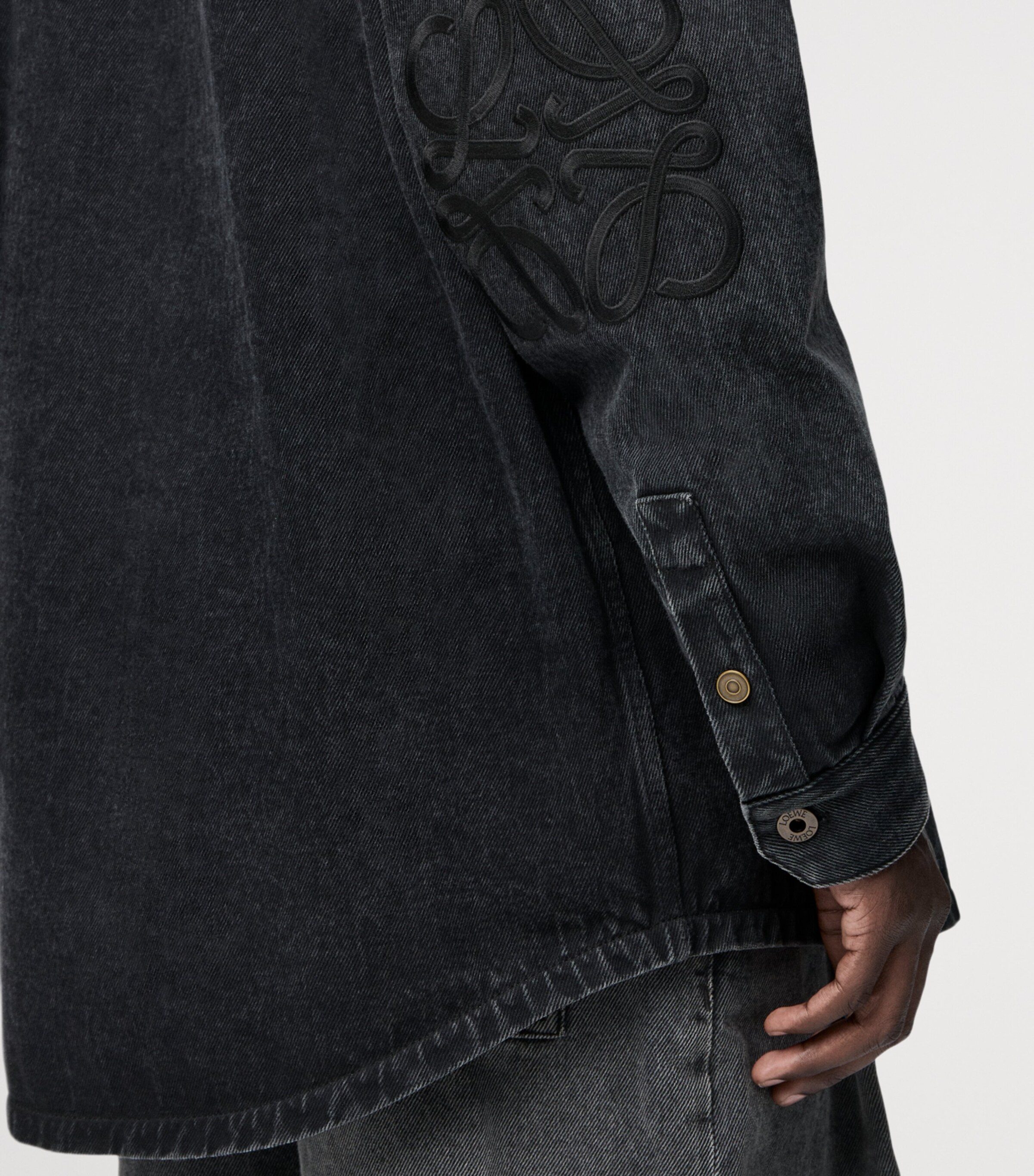 Anagram-Patch Denim Overshirt BLACK Image 5