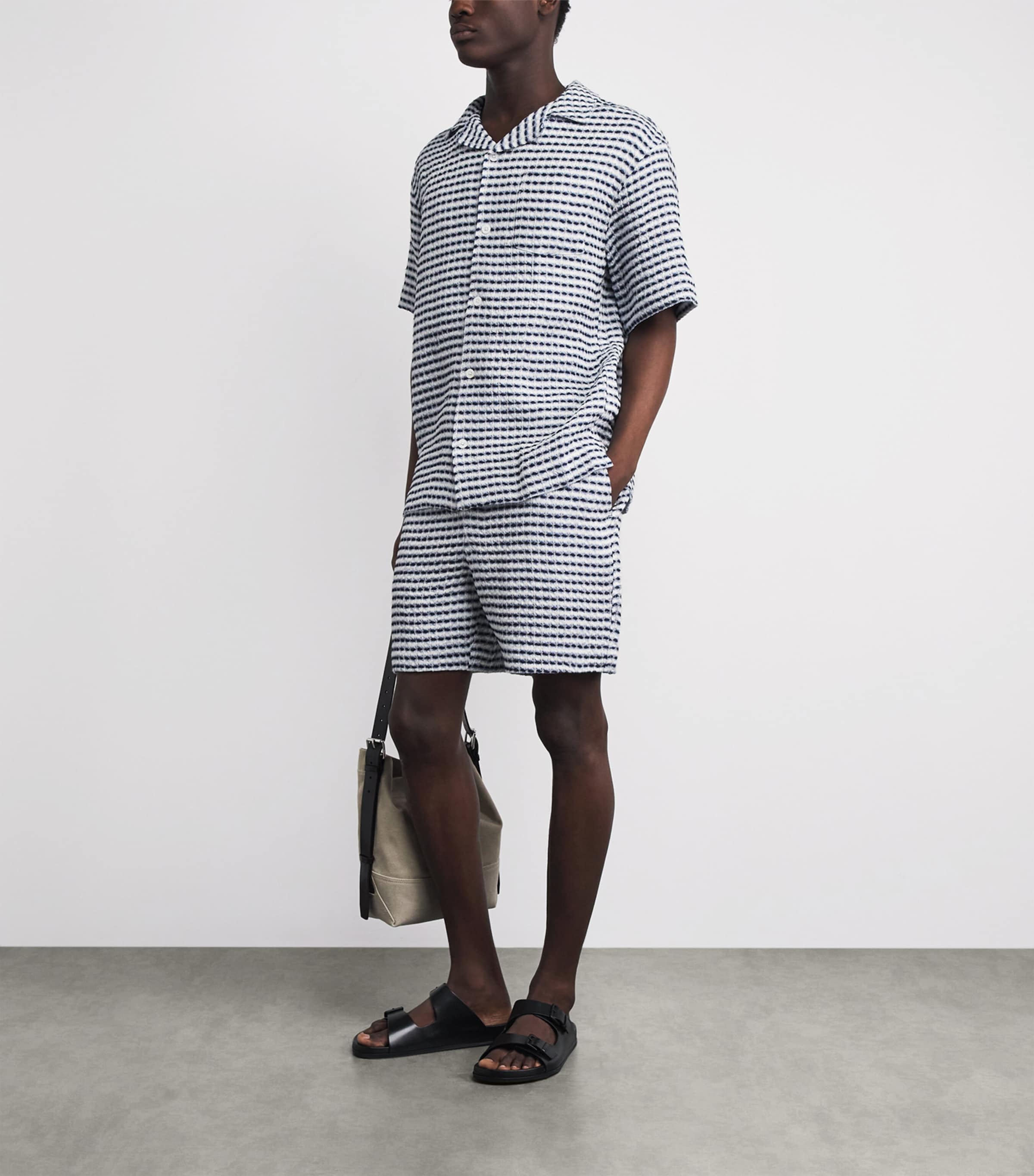CHÉ Mens Linen Riita Shorts Blue Image 2