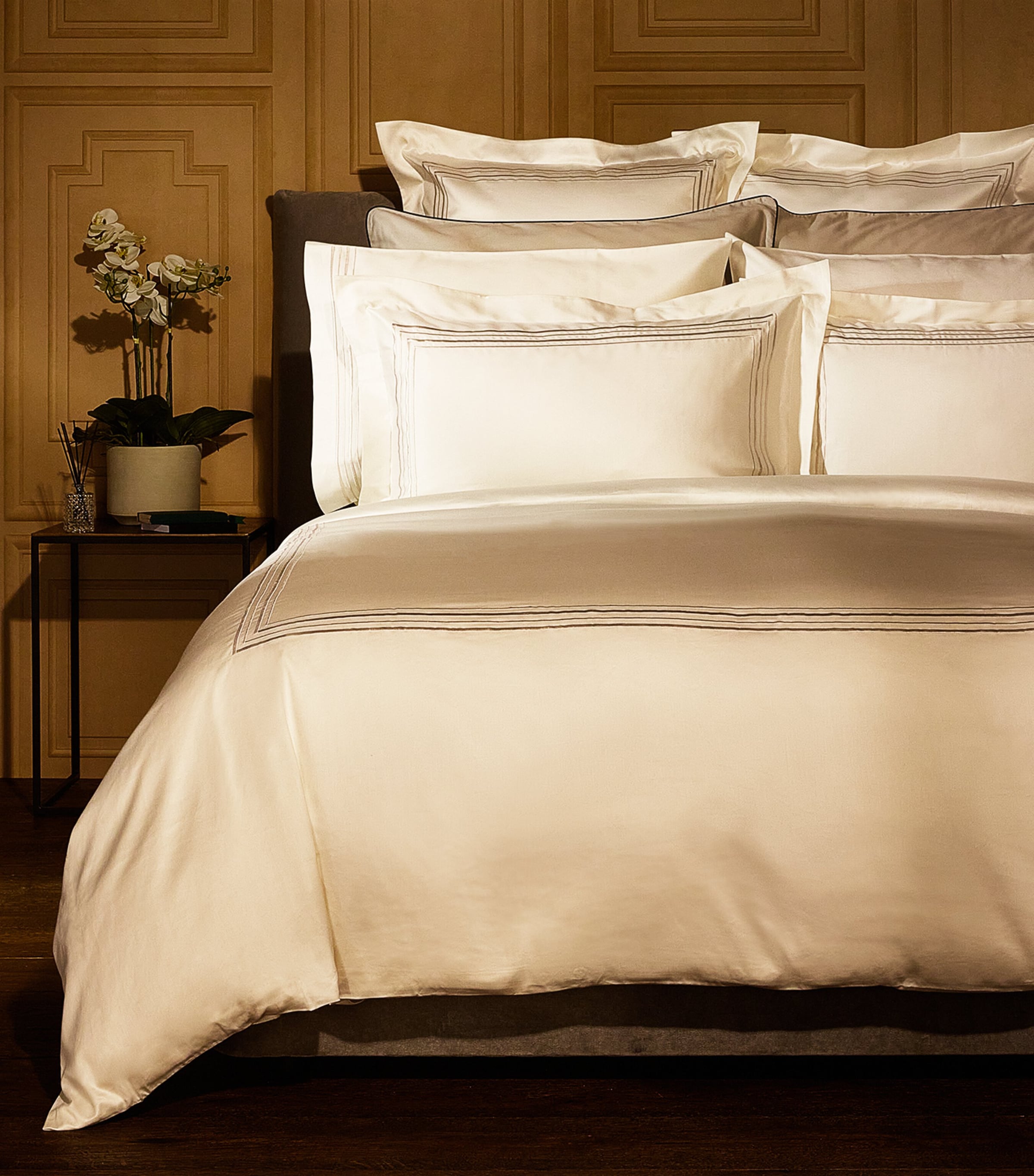 Harrods of London Mayfair King Fitted Sheet (150cm x 200cm) Cream Image 2