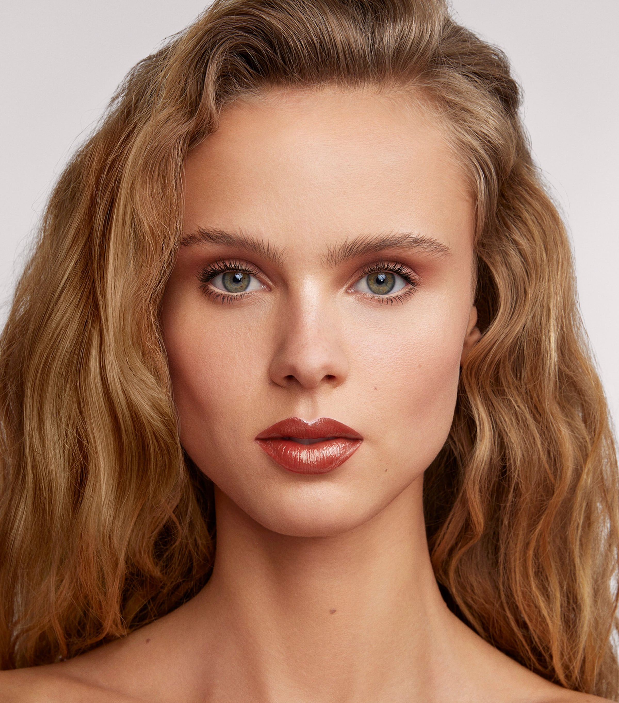 Good Girl Maxi Glaze Shine Finish Lipstick and Case Bundle 842 Image 3