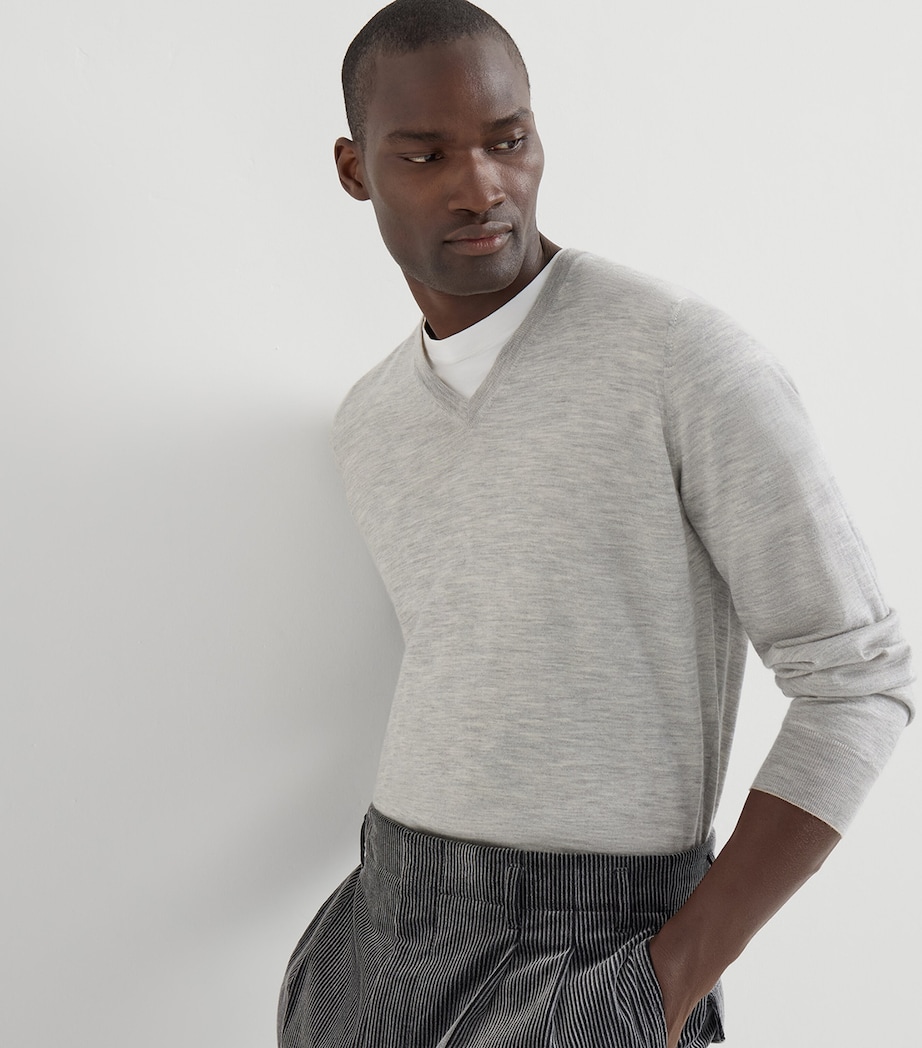 Brunello Cucinelli Mens Cashmere-Silk V-Neck Sweater Image 4