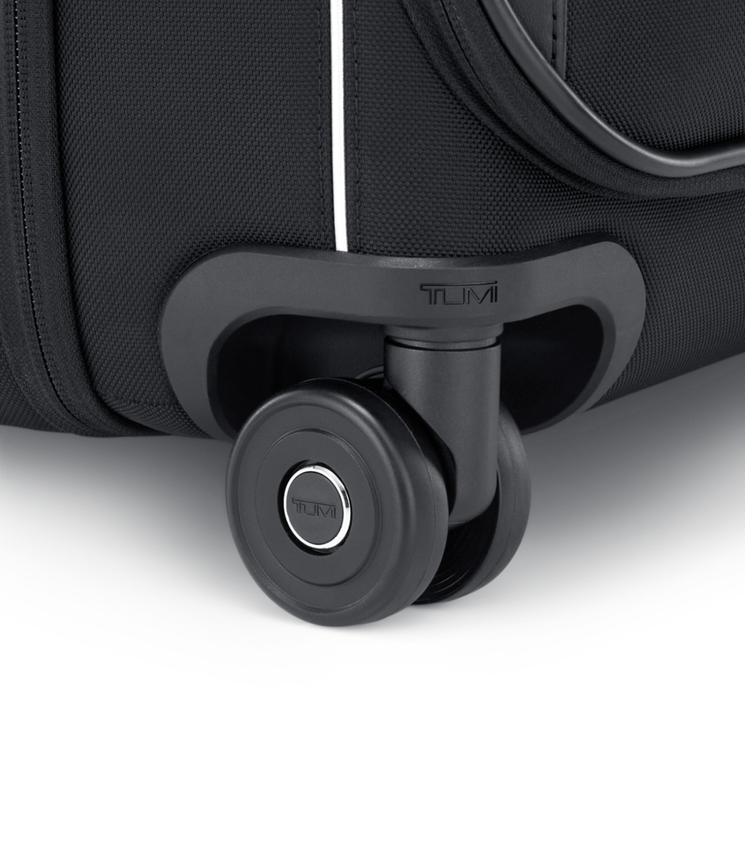 Tumi Medium Arrivé Check-In Suitcase (66cm) Black Image 10
