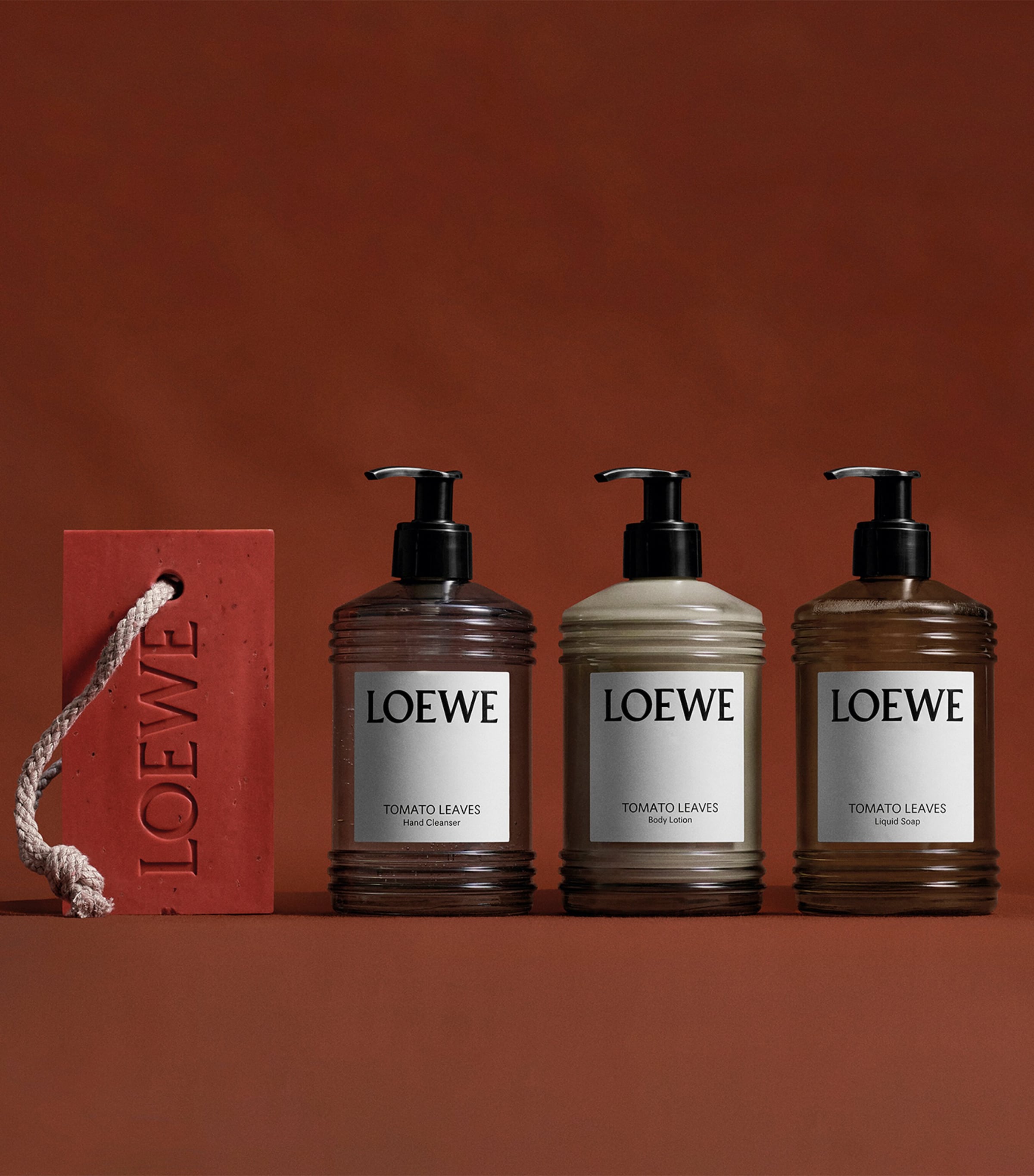ハンドクリーナー【LOEWE、tomato leaves】 Loewe Tomato Leaves Hand Cleanser, 12 oz. | Neiman Marcus