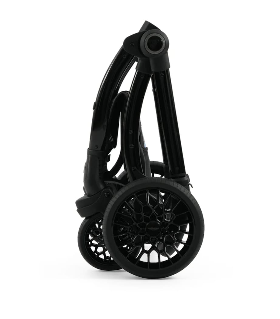 x Aston Martin egg3 Snuggle Bundle PERFORMANCE GREEN Image 11