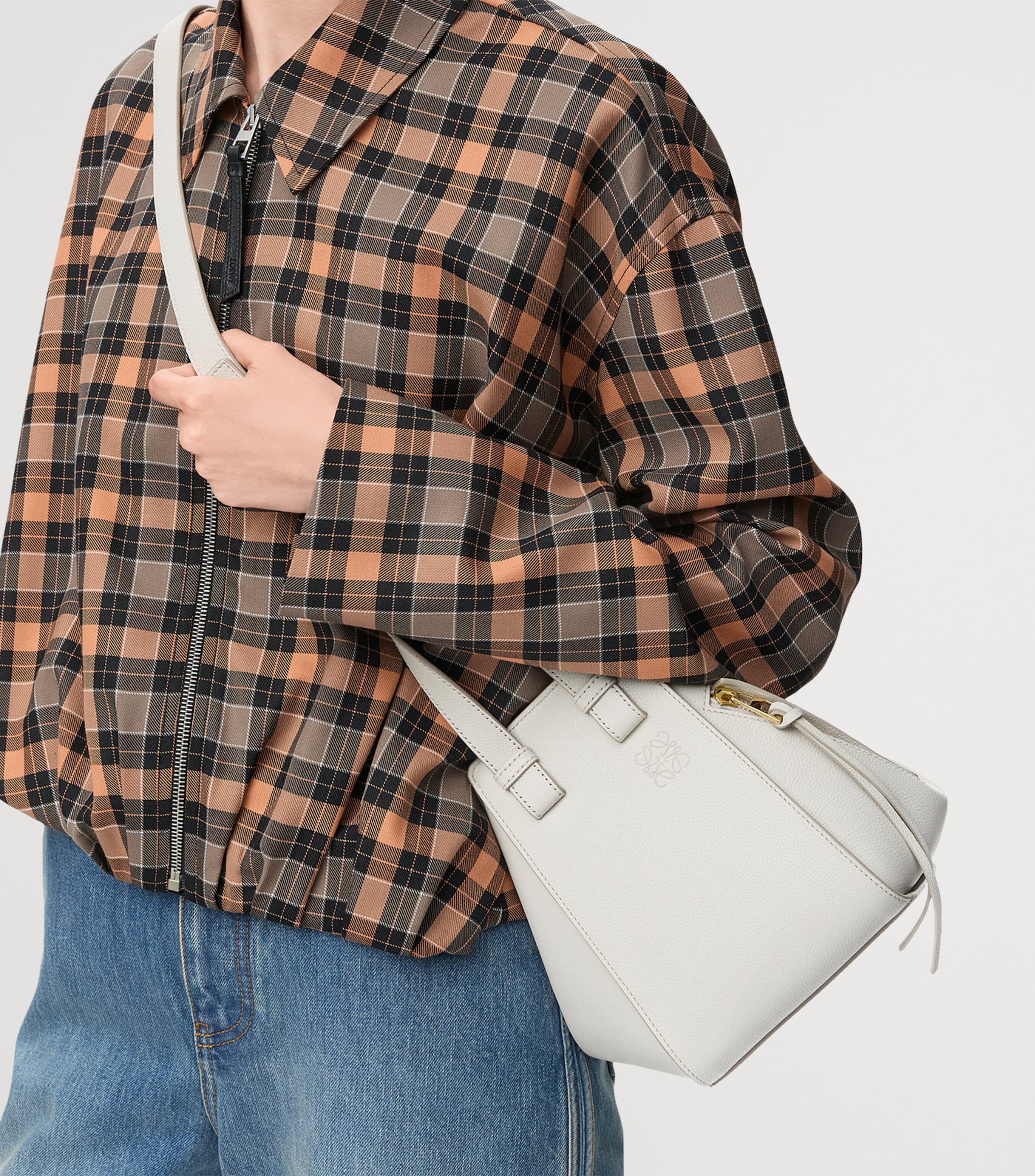 Leather Hammock Top-Handle Bag LIGHT GHOST Image 8