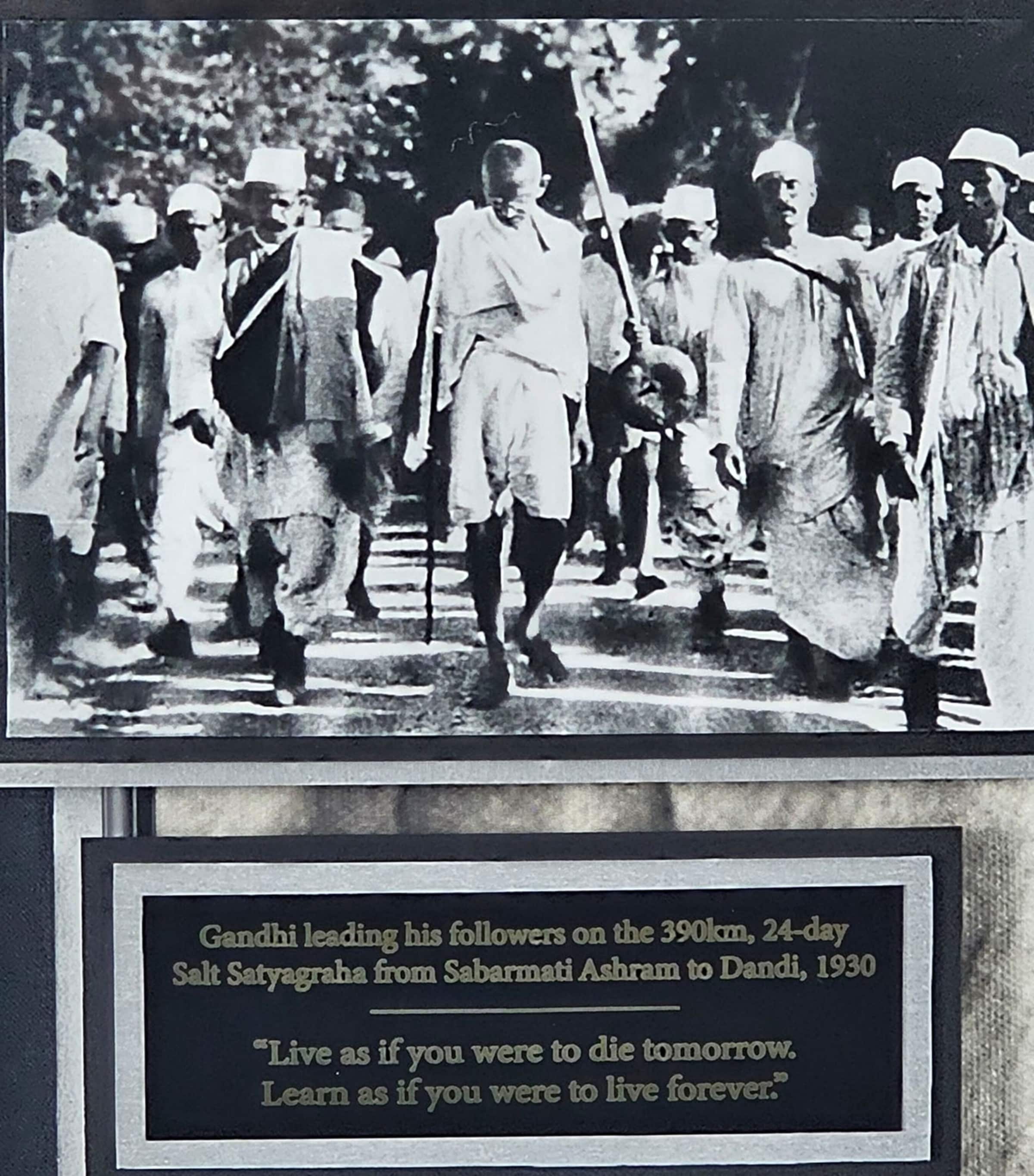 Leipzig Galleries Mahatma Gandhi Signed Historic Display Image 3