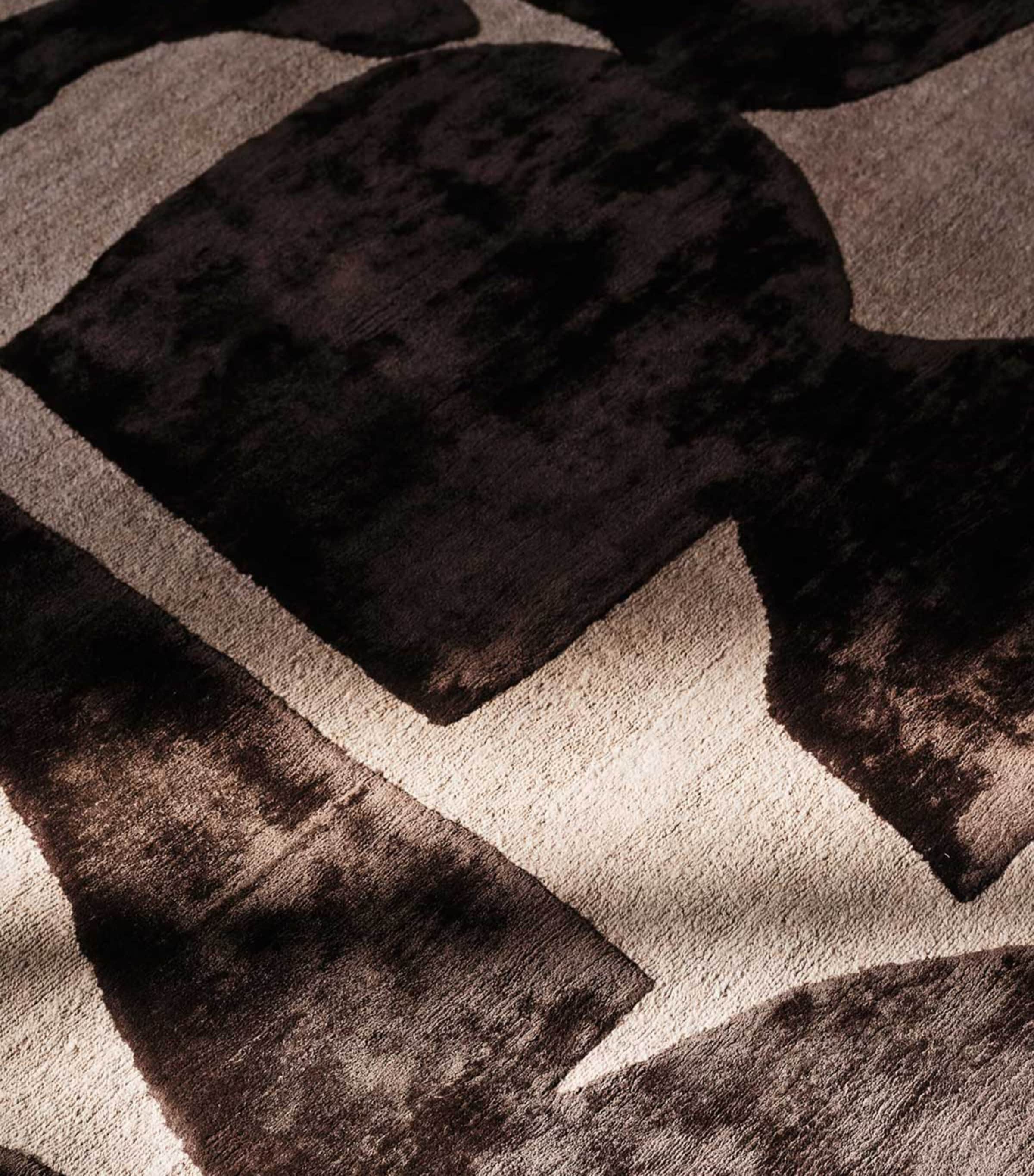 x Kelly Wearstler Spire Ember Rug (1.83m x 2.74m) BLACK Image 5