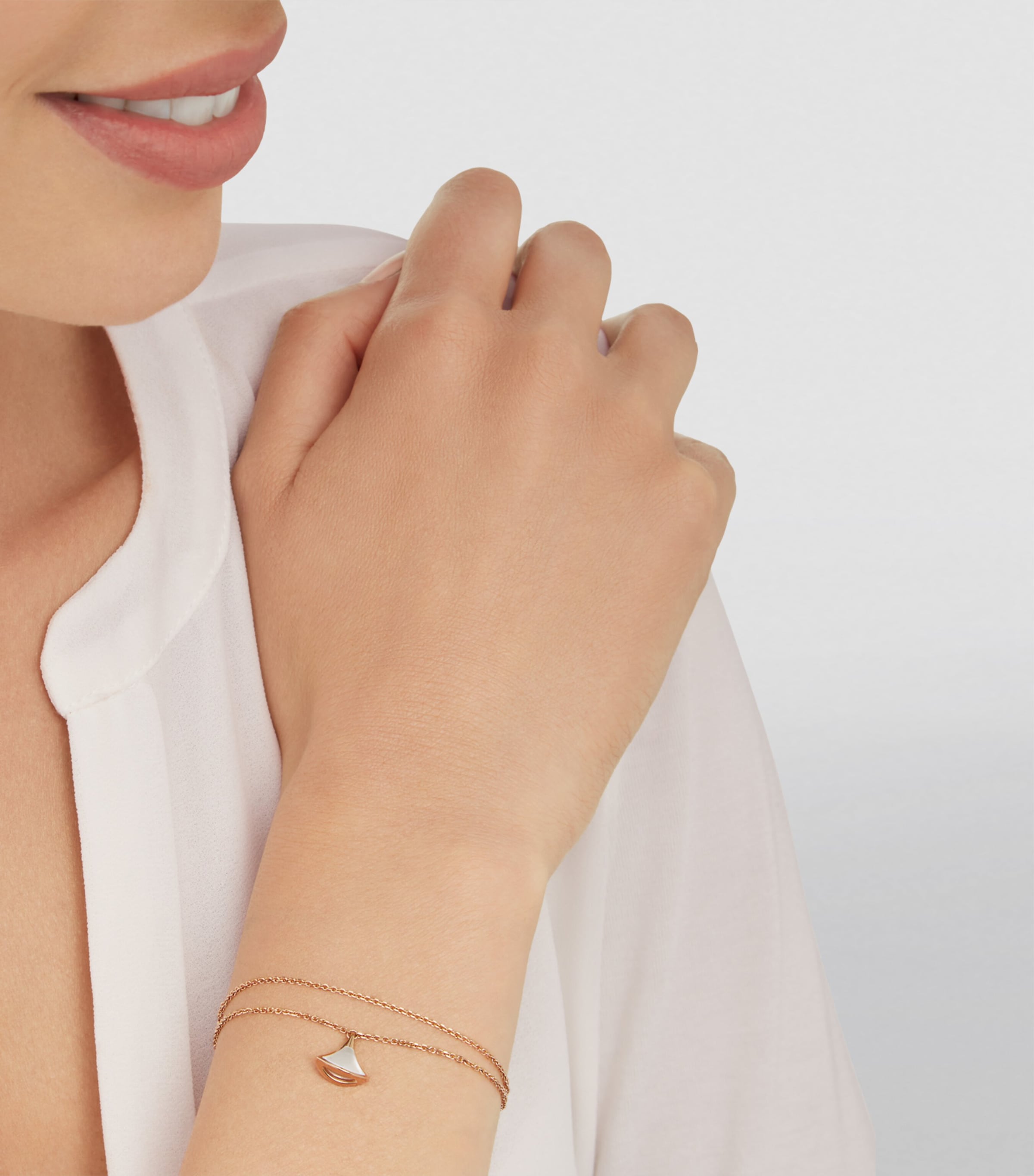 Yellow Gold and Mother-of-Pearl Divas' Dream Bracelet YELLOW GOLD Image 3