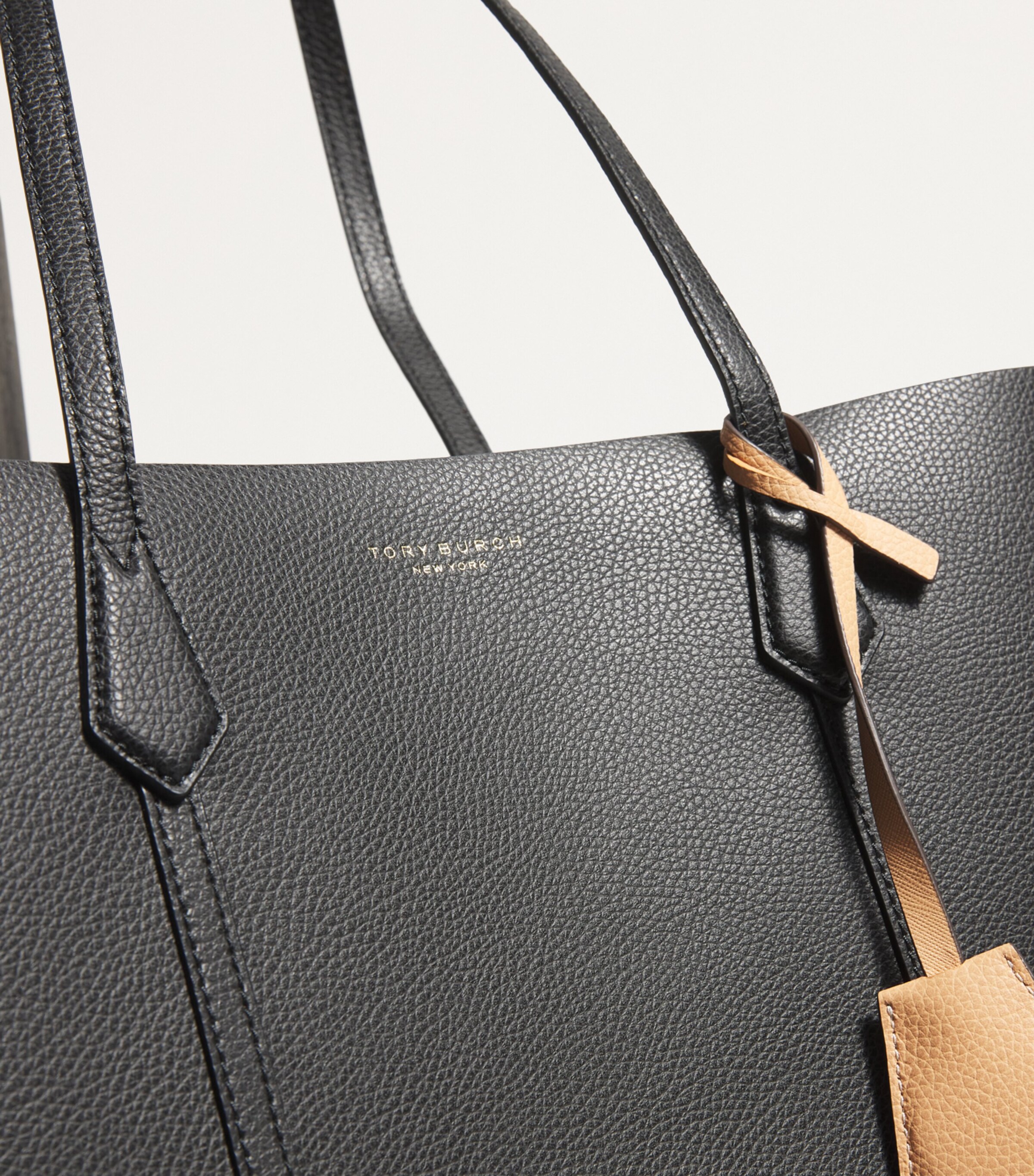 TORY BURCH Perry ぺブル加工レザー トートバッグ perry-tote-front.