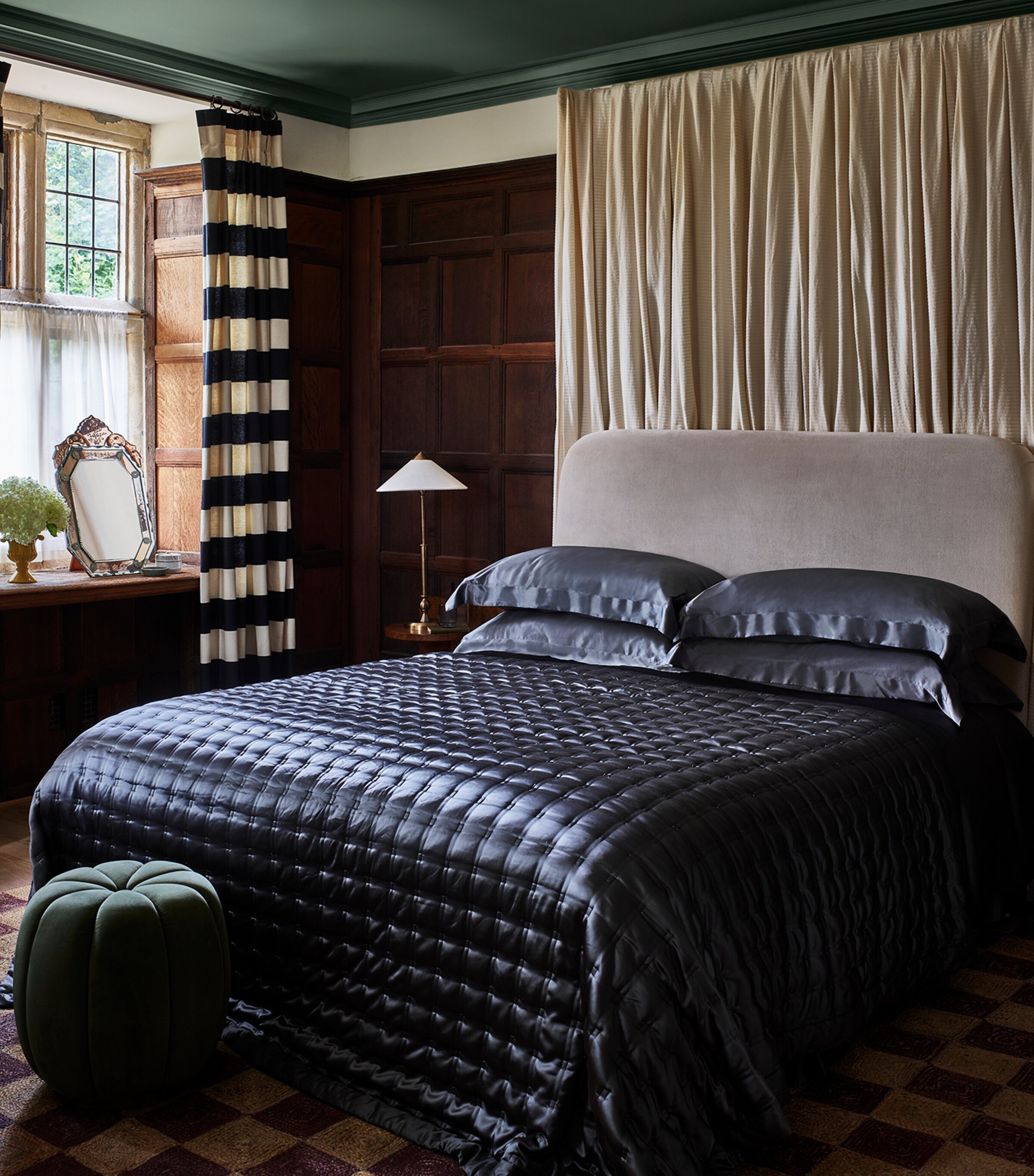 Gingerlily Silk Double Fitted Sheet (140cm x 200cm) Charcoal Image 1