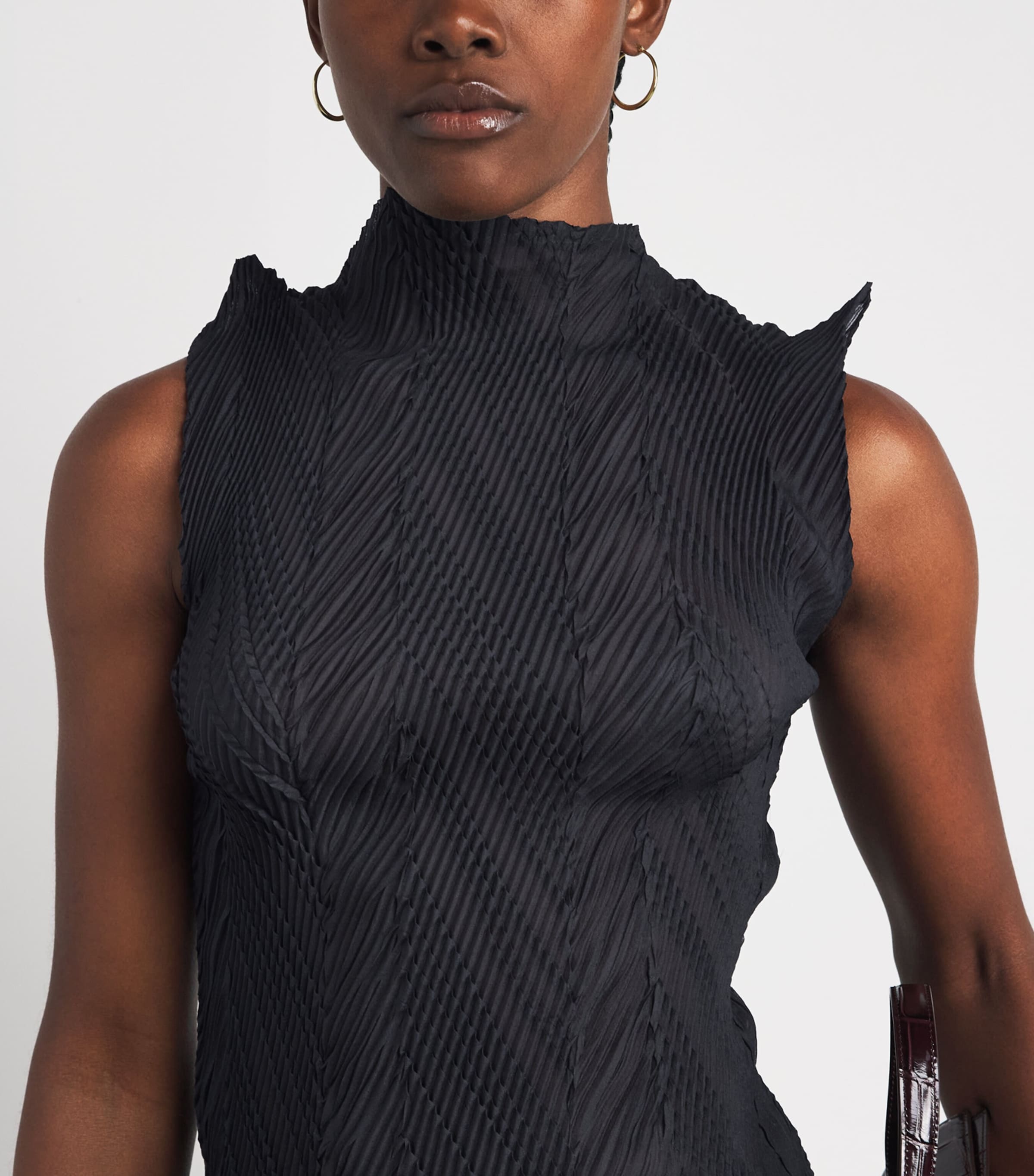 Issey Miyake Black Zigzag Pleats Sleeveless Top | Harrods US