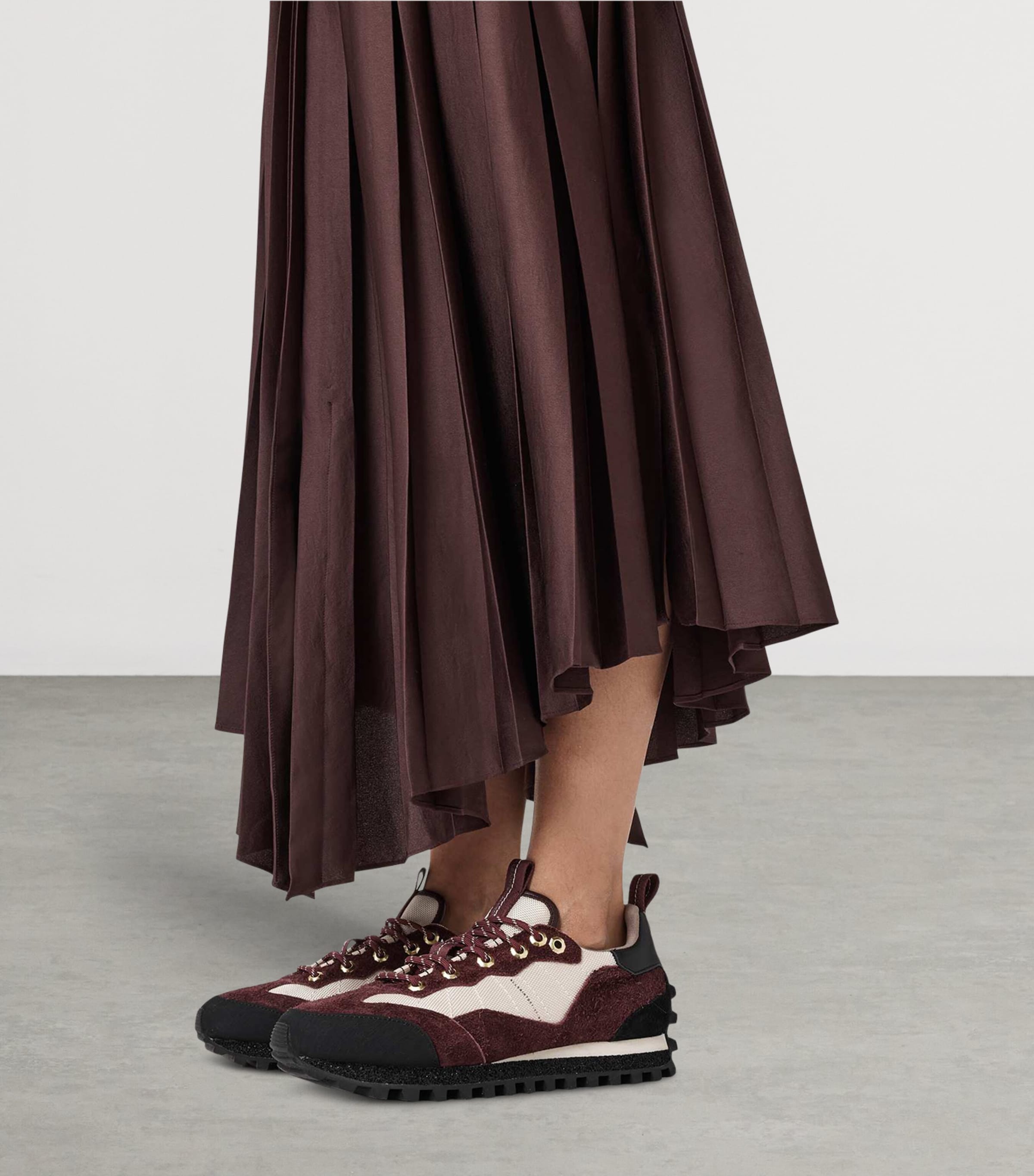 Suede Nevis Sneakers TITAN RED Image 2