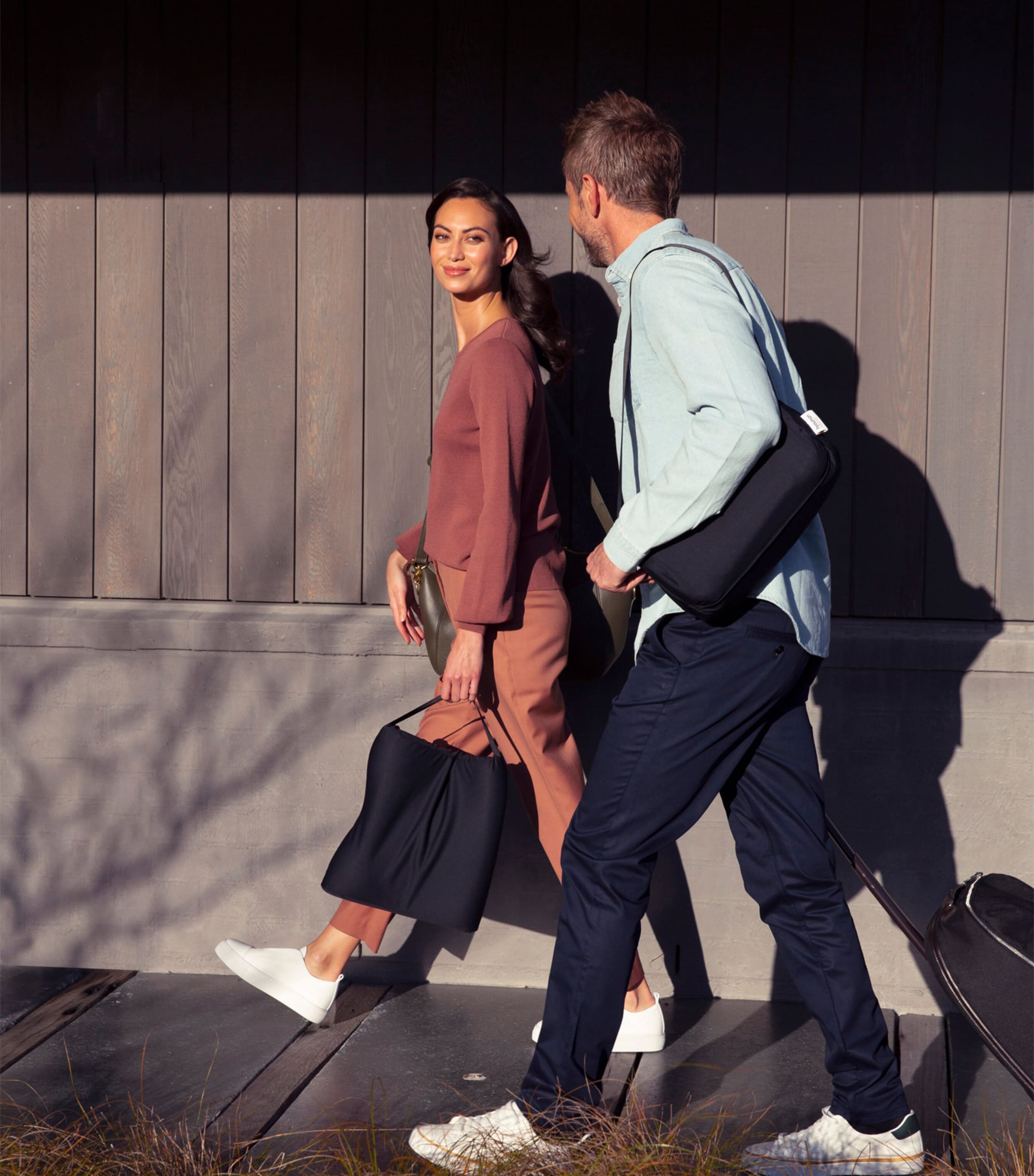 Go Pillow with Silk Pillowcase (34cm x 32cm) BLACK Image 6