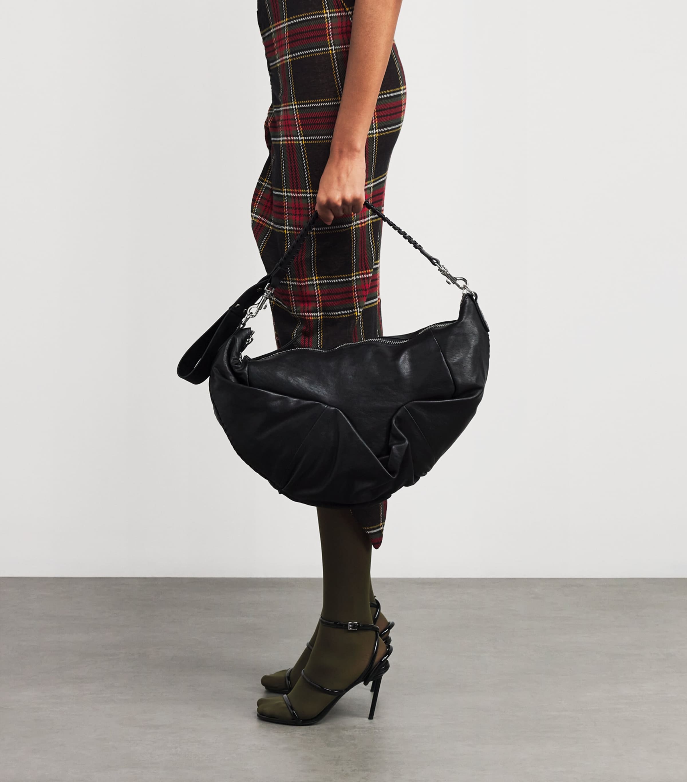 【Vivienne Westwood】Agnes Medium Shoulder Bag/全国送料込み Agnes Medium Shoulder Bag in BLACK | Vivienne Westwood®