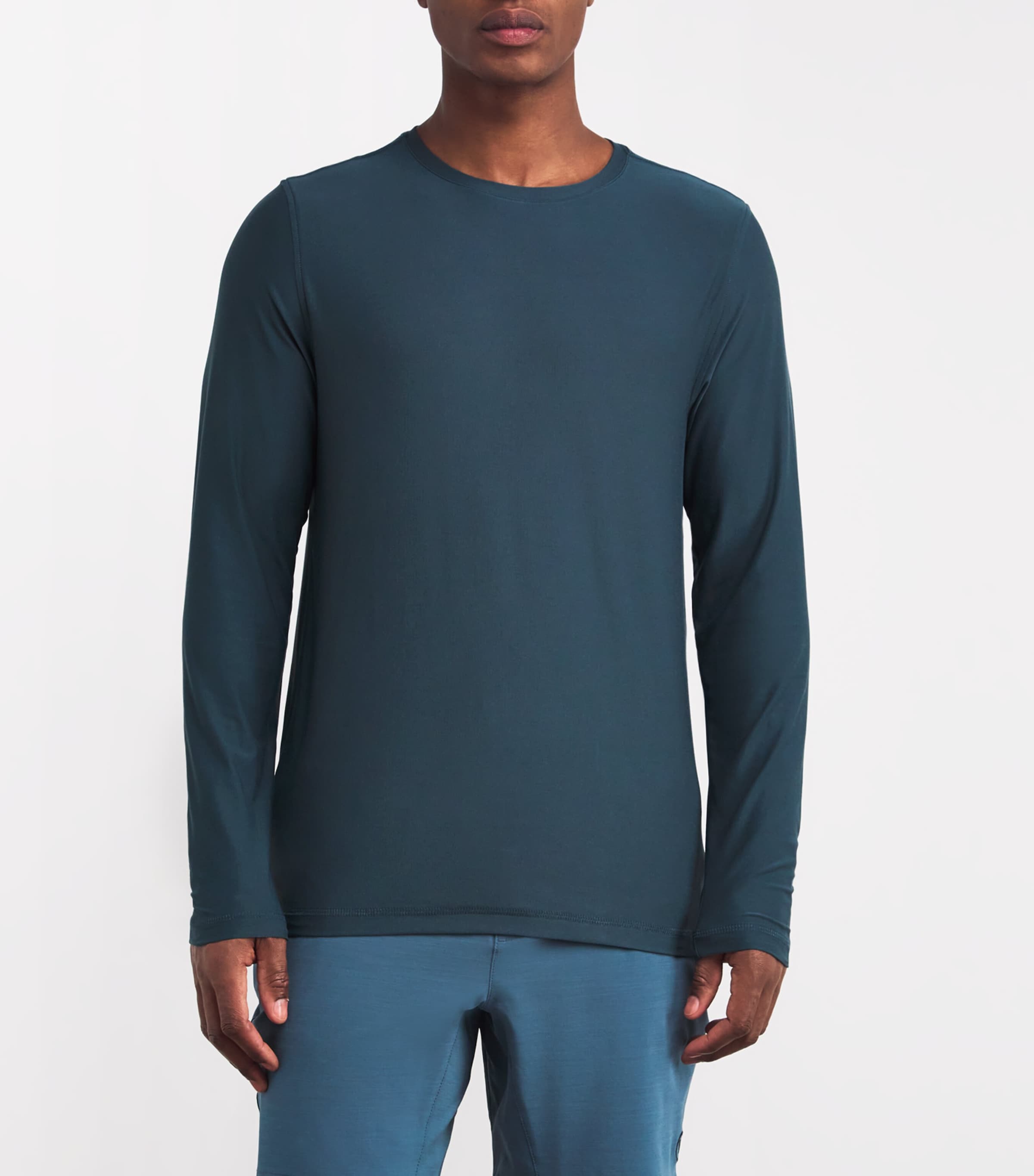 VUORI Mens Strato Tech Long-Sleeve T-Shirt Deep Sea Image 3