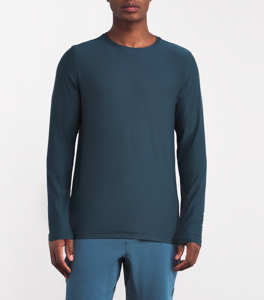 VUORI Mens Strato Tech Long-Sleeve T-Shirt Deep Sea Image 3
