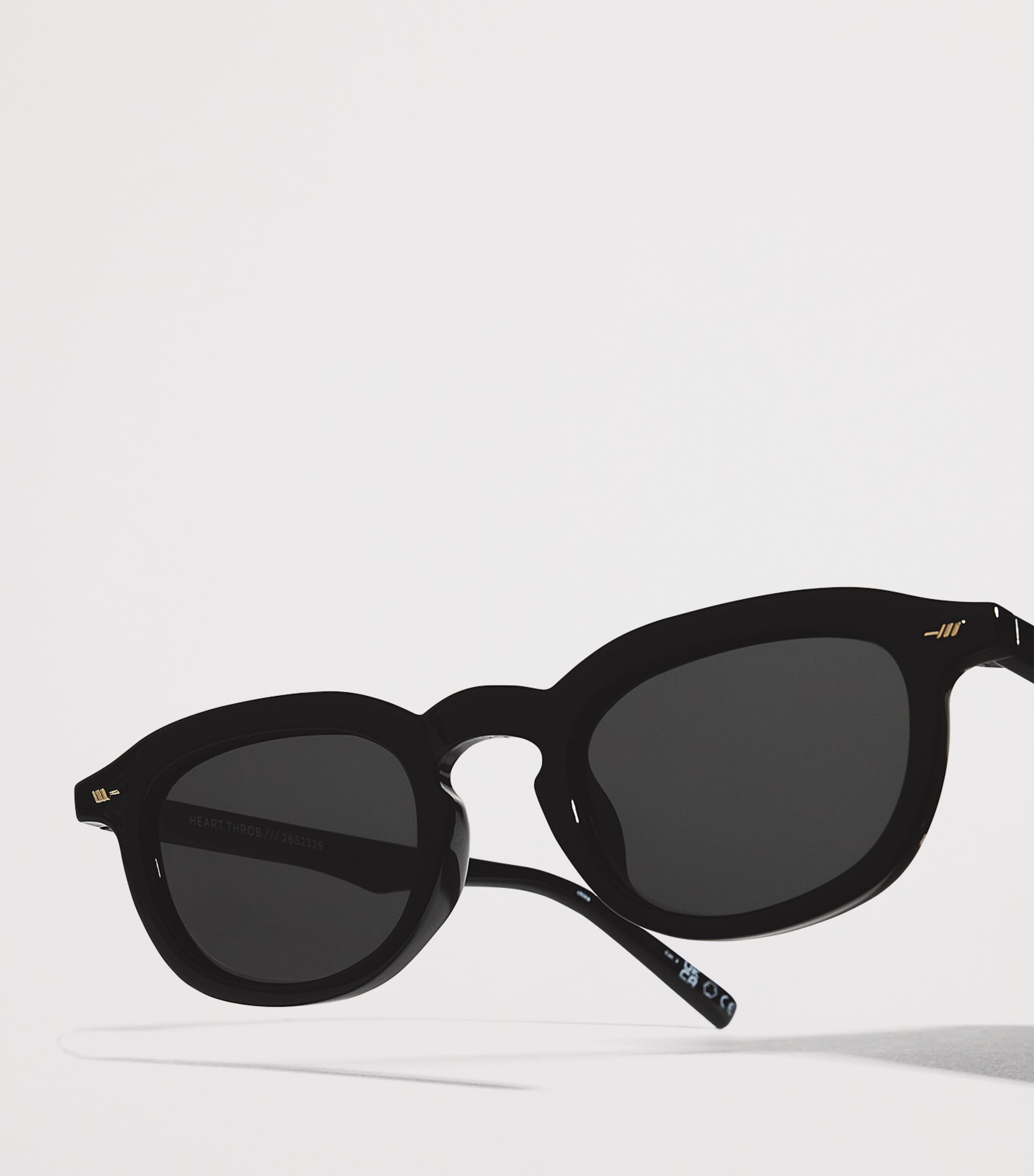 Round Heart Throb Sunglasses BLACK Image 5