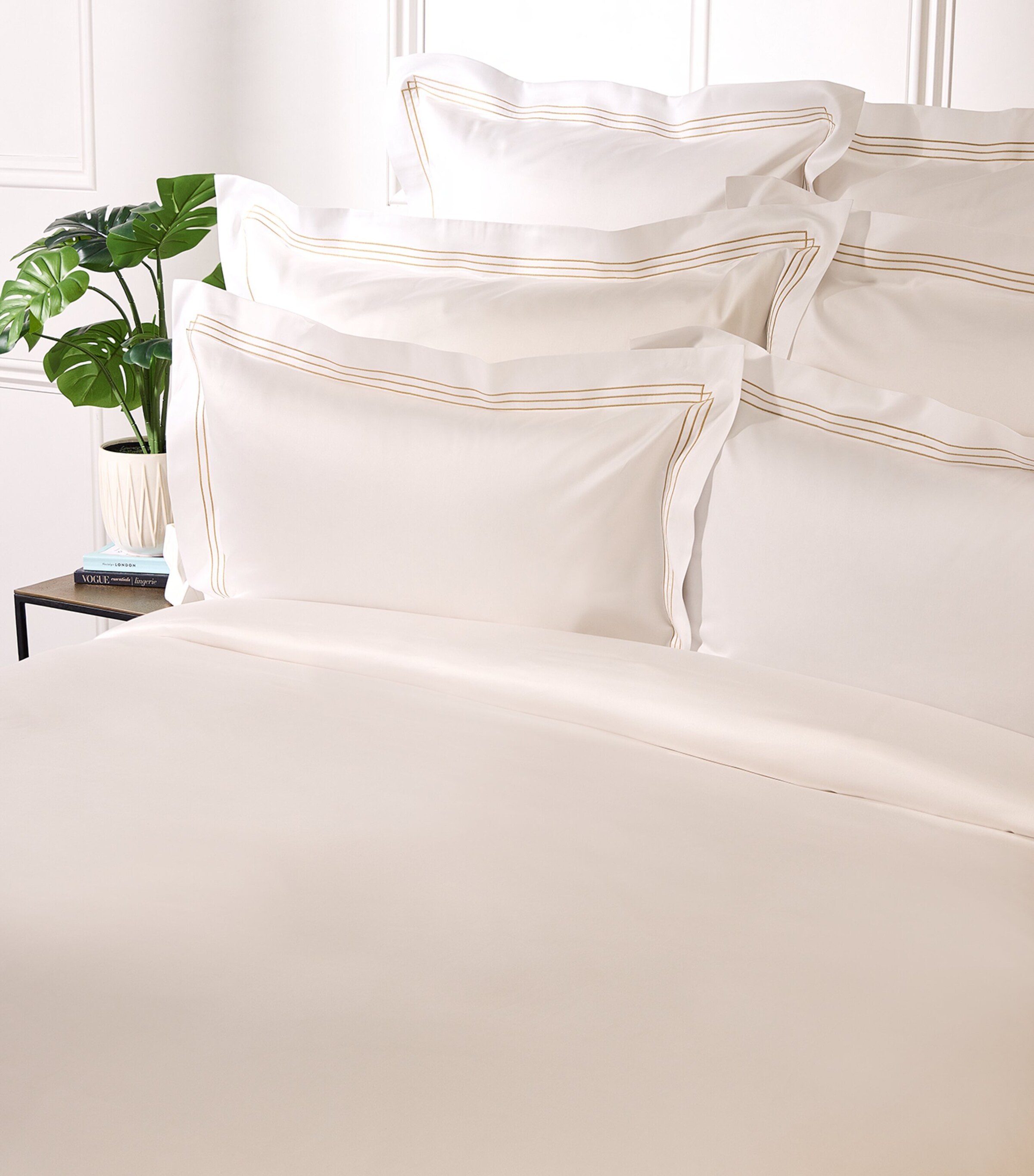 Celso De Lemos Quadra King Pillowcase (50cm x 90cm) Gold Image 3