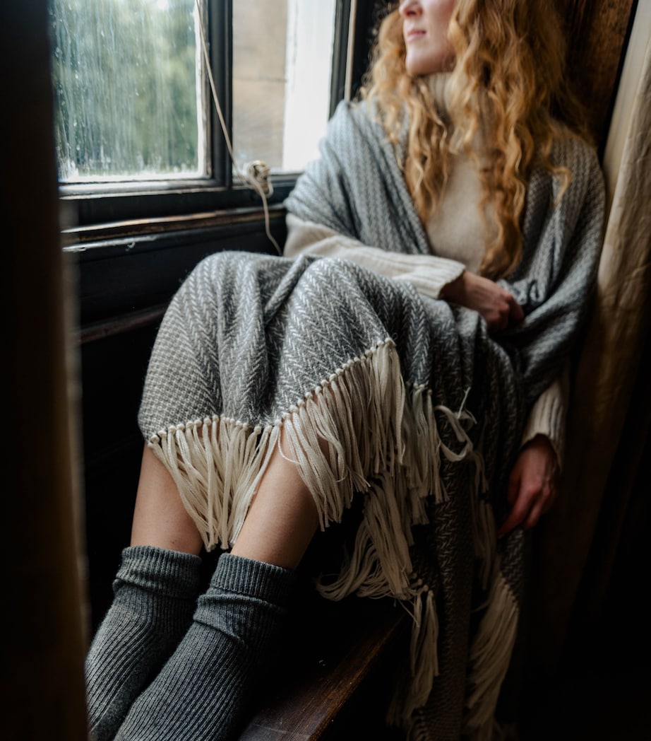 Alpaca-Blend Woodland Inkcap Throw (153cm x 230cm) GREY Image 7