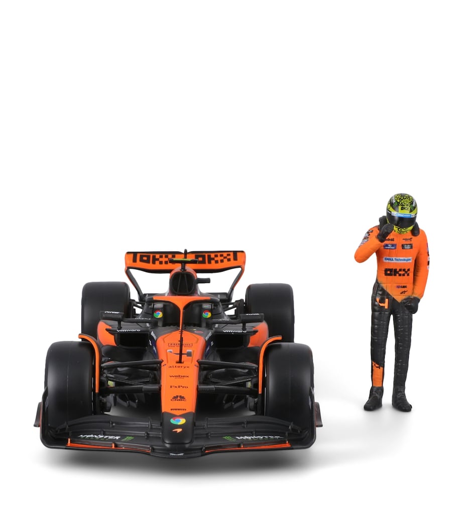 Bburago McLaren F1 MCL38 2024 1:24 Model with Lando Norris Figure Image 6