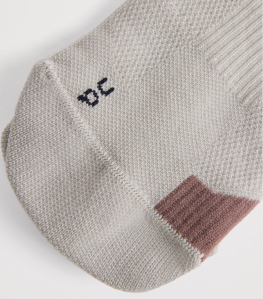 On Womens Performance Run Low Socks Brume | Clove Image 2