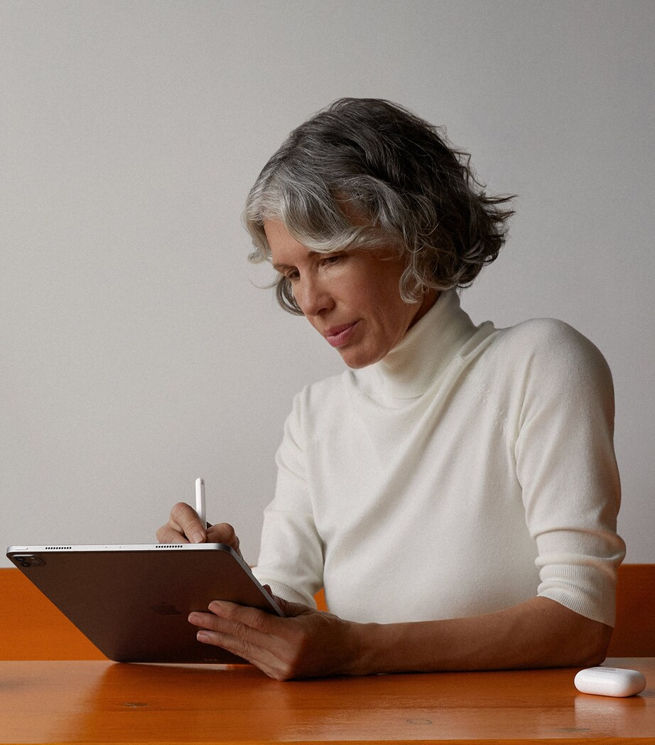 iPad Pro 11" (2022) 2TB - Silver SILVER Image 5