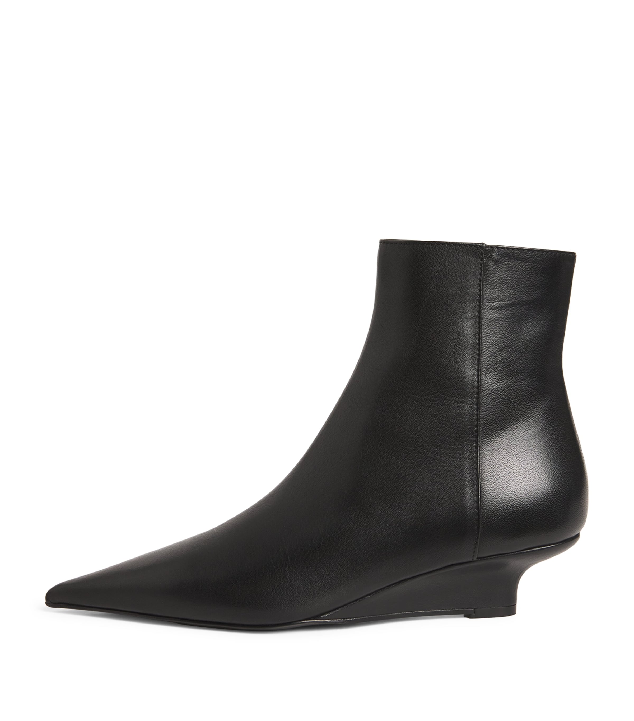 Totême Toteme Sharp 50 Leather Ankle Boots In Black
