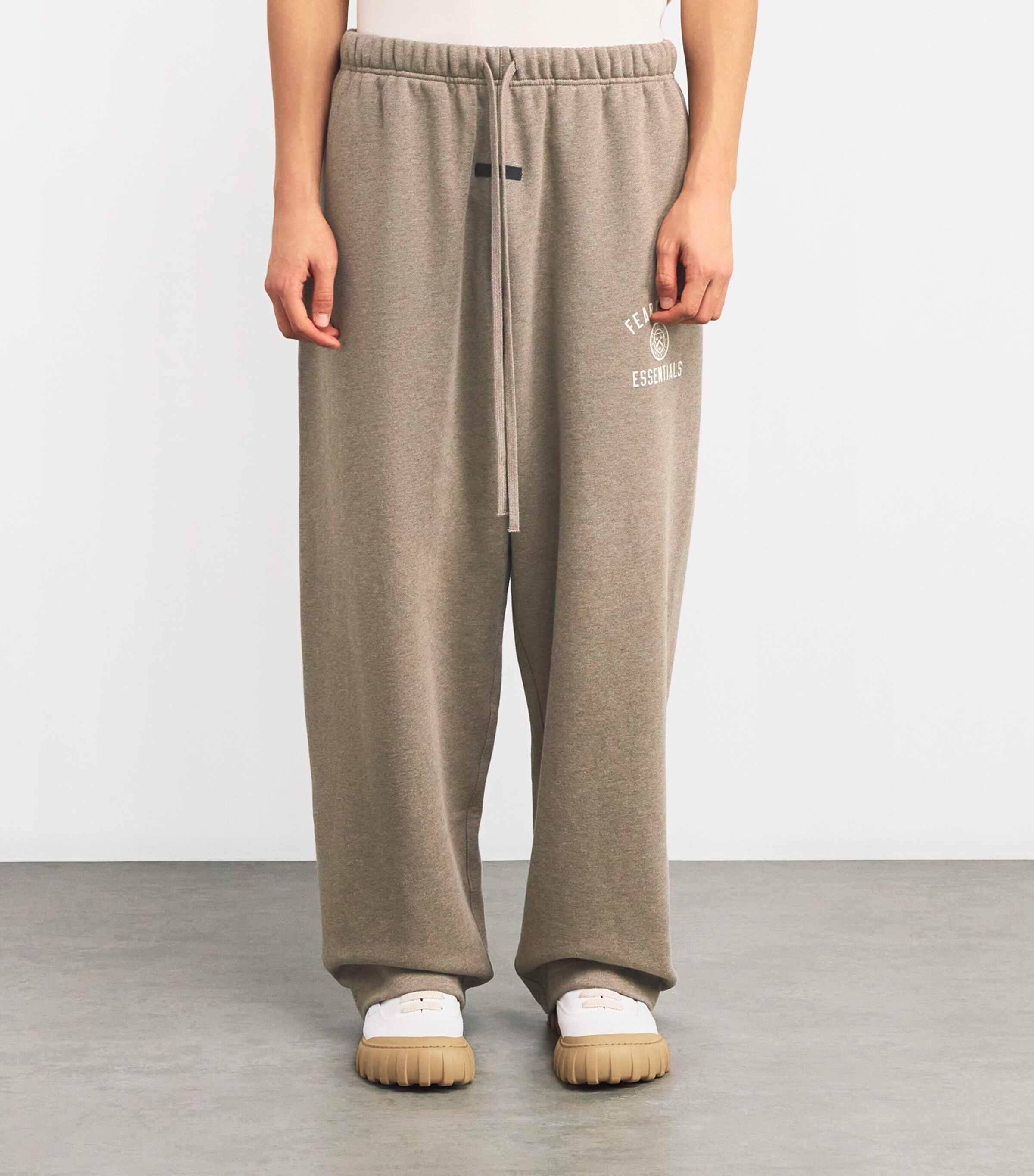FEAR OF GOD ESSENTIALS Mens University Crest Logo Open-Cuff Sweatpants Heather Gray Image 3