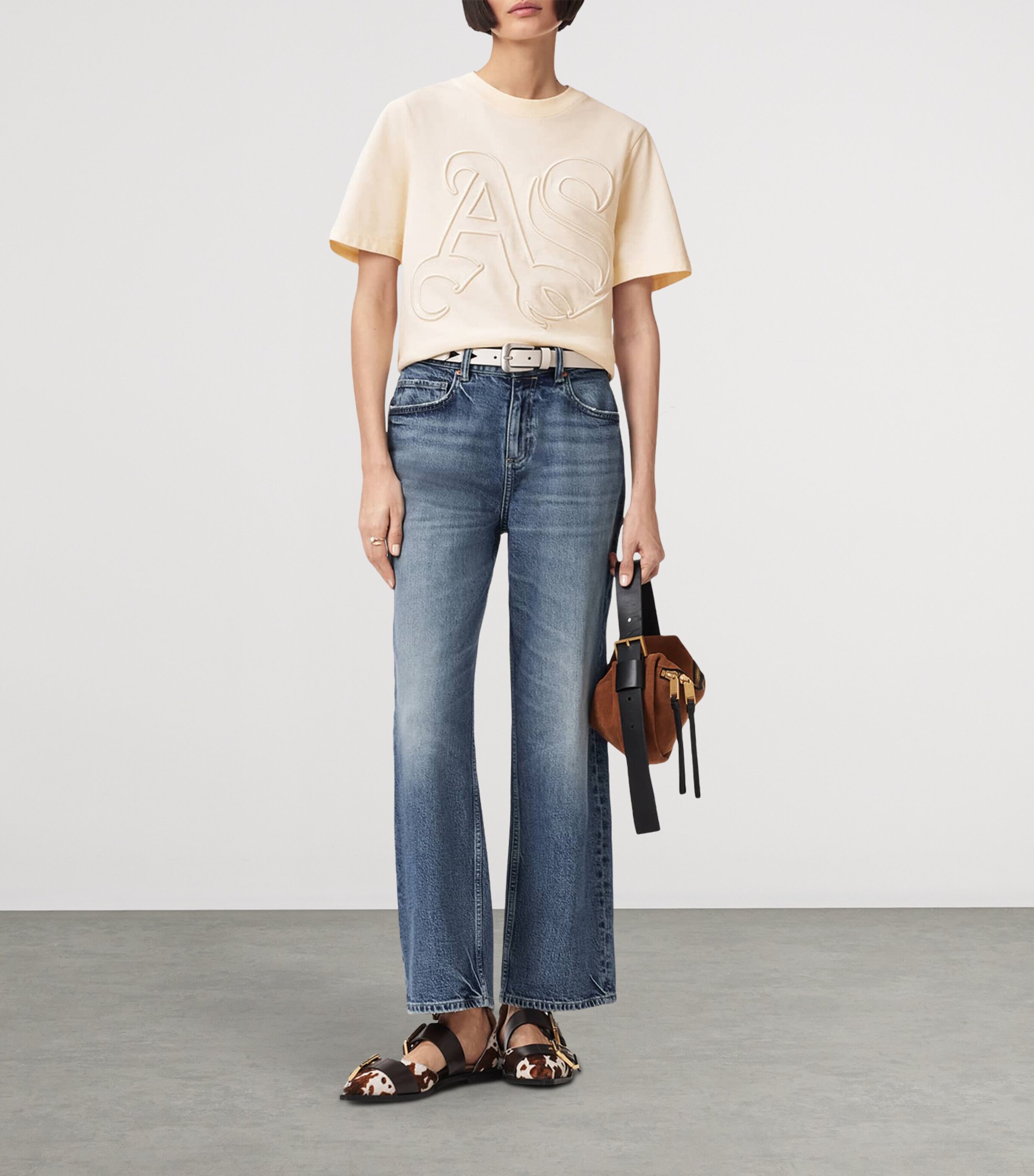 Embroidered Lisa T-Shirt PEBBLE WHITE Image 3