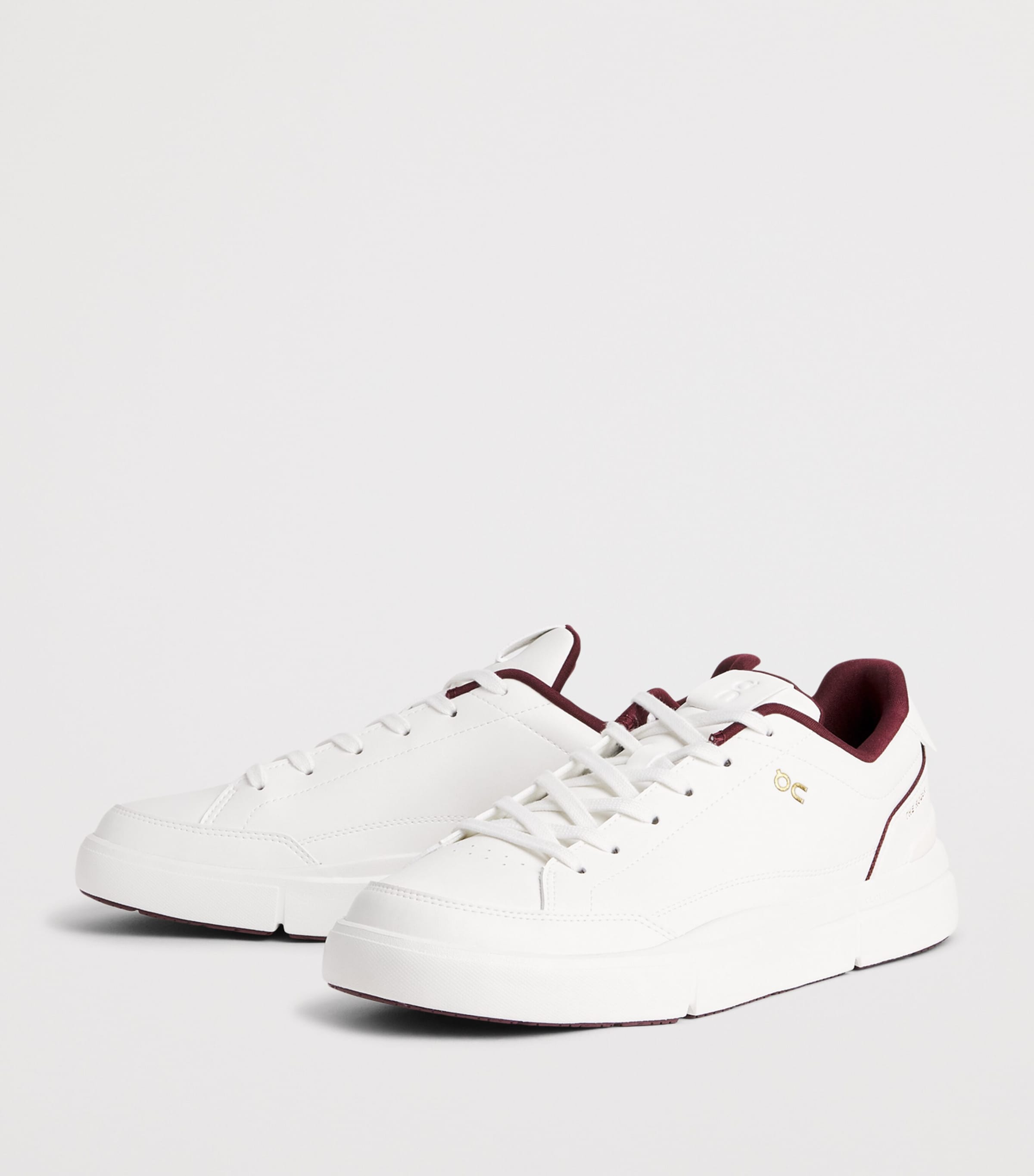 On THE ROGER Centre Court Sneakers Ivory | Maroon Image 3