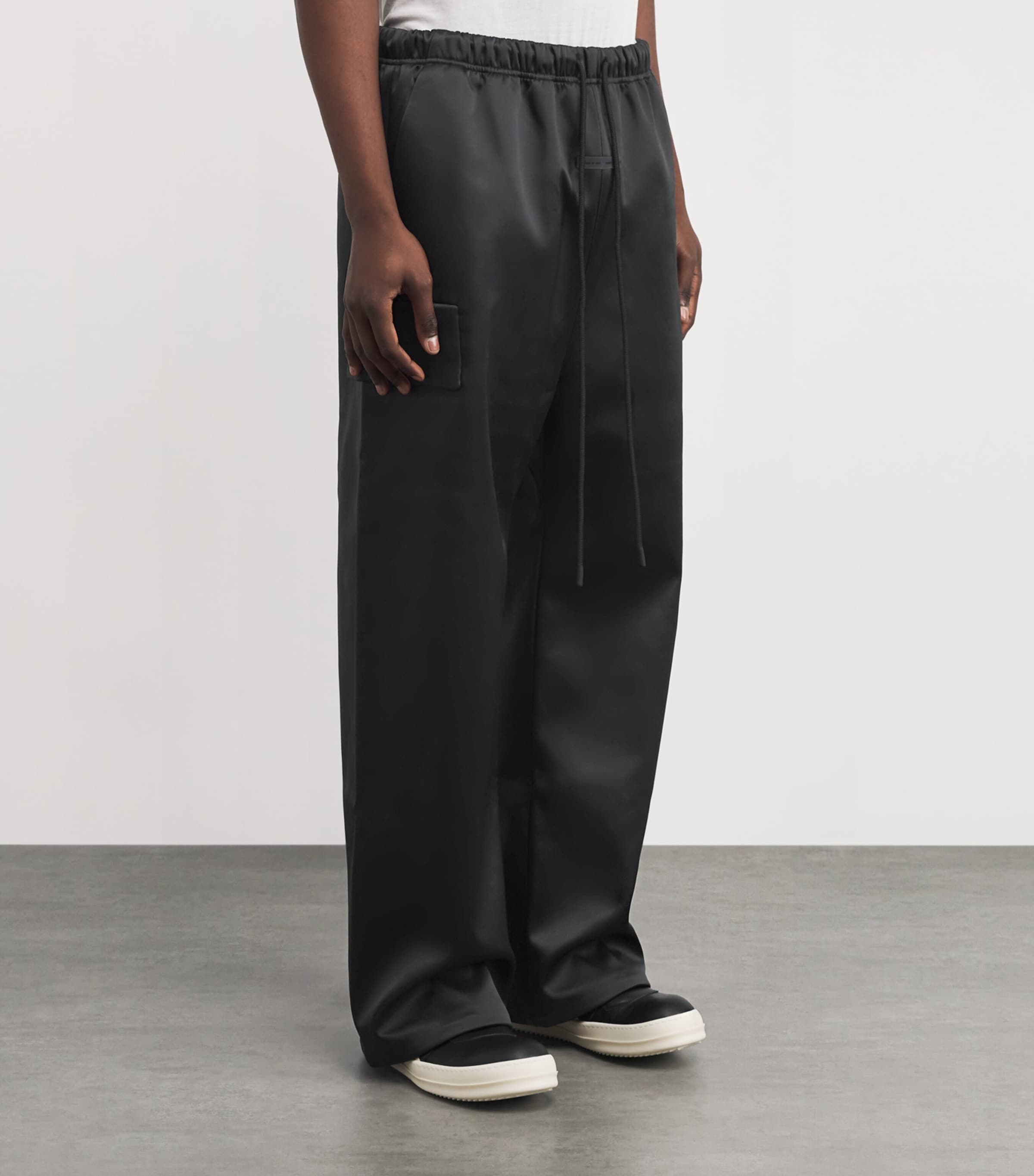 Bonded Satin Cargo Sweatpants VINTAGE BLACK Image 3