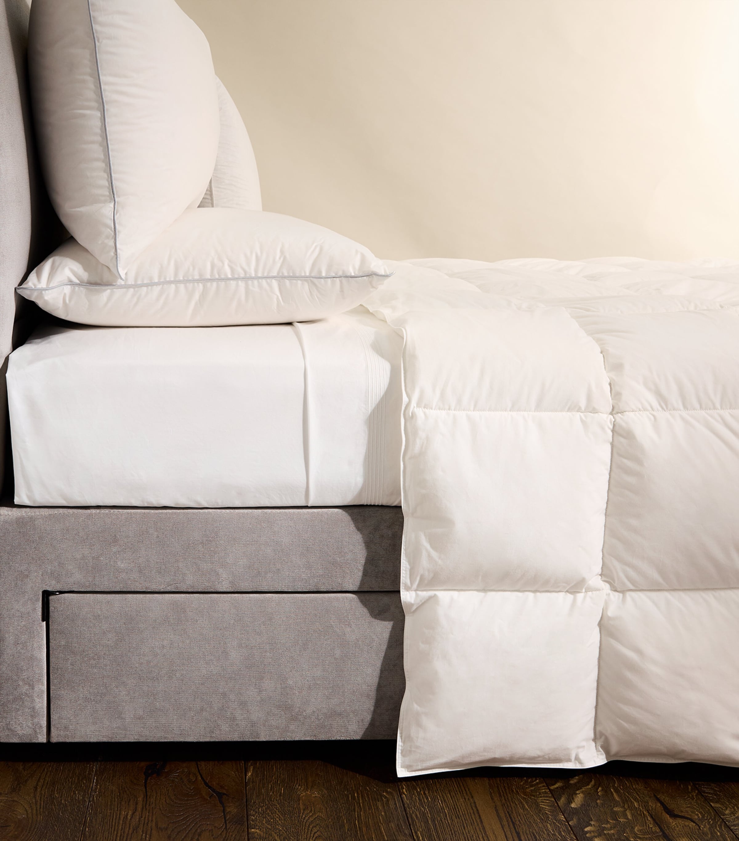 Double Matterhorn Goose Down Duvet (200cm x 200cm) WHITE Image 2