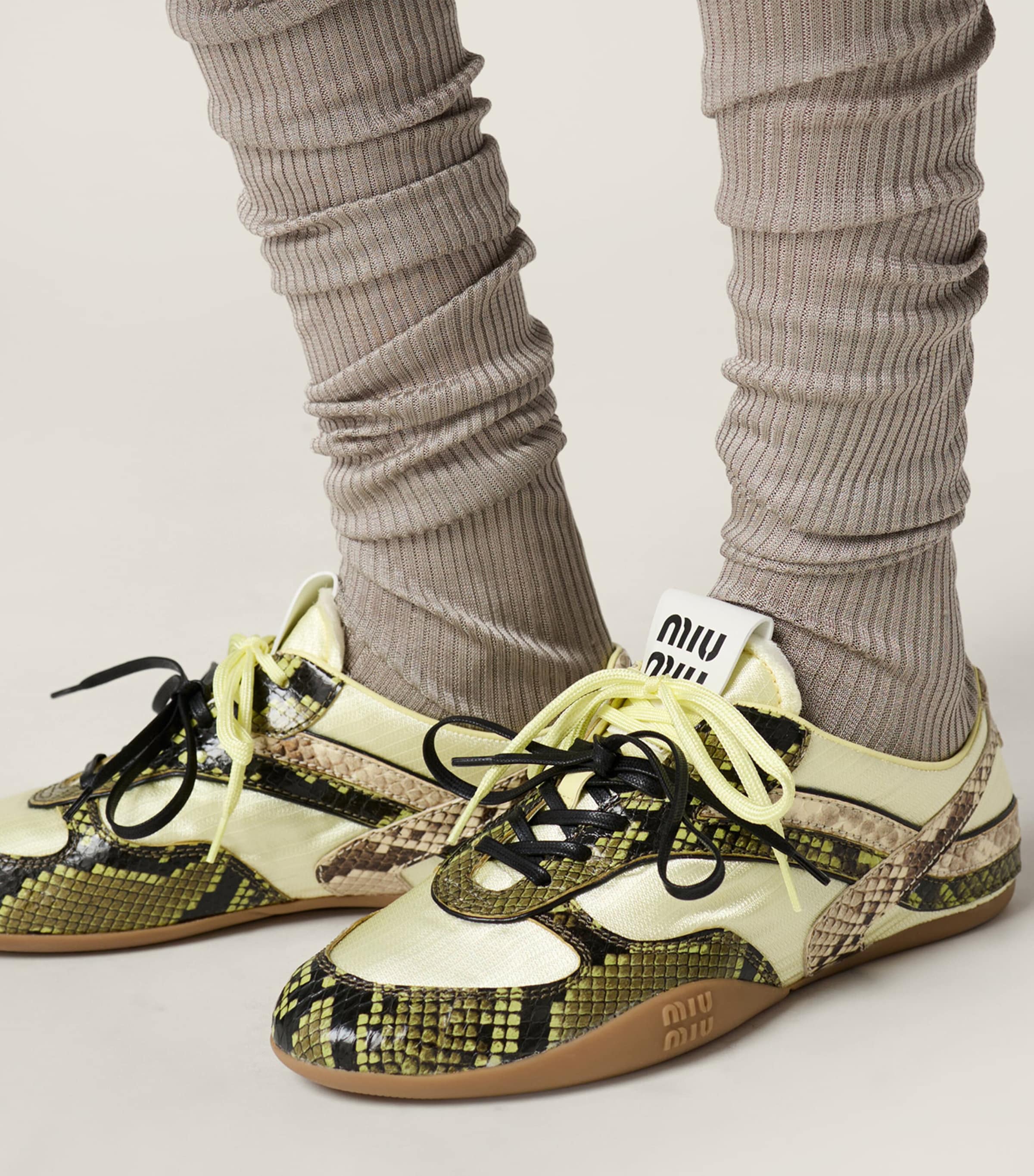 Gymnasium Sneakers F084U Image 6