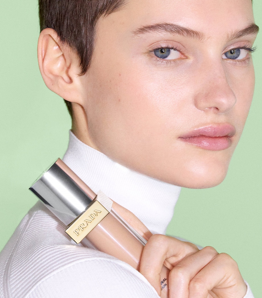 Reveal Skin Optimising Foundation MN45 Image 4