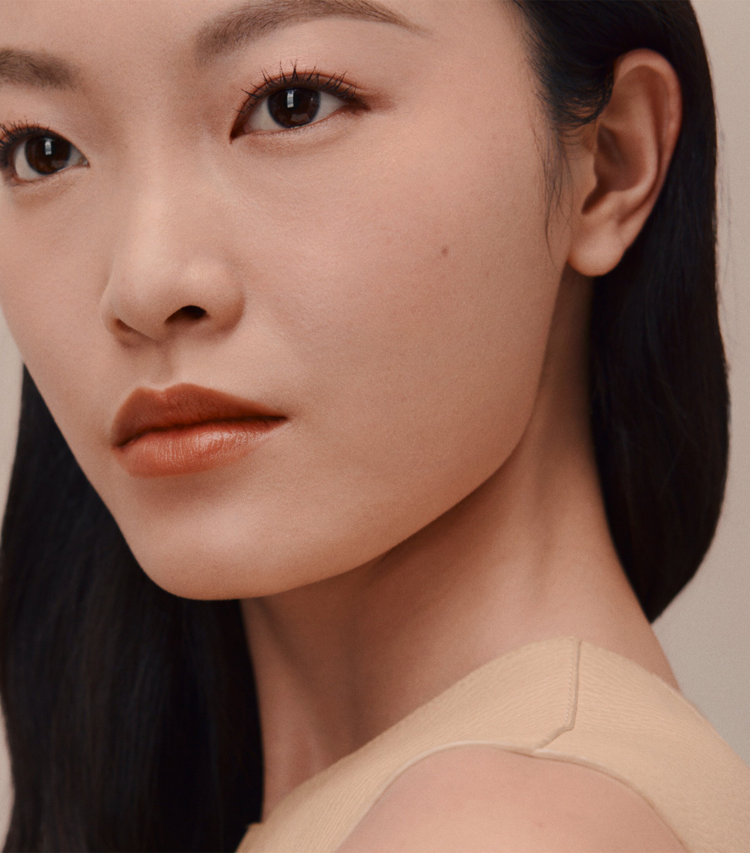 HERMÈS Plein Air Luminous Matte Skincare Foundation Rotin Image 9